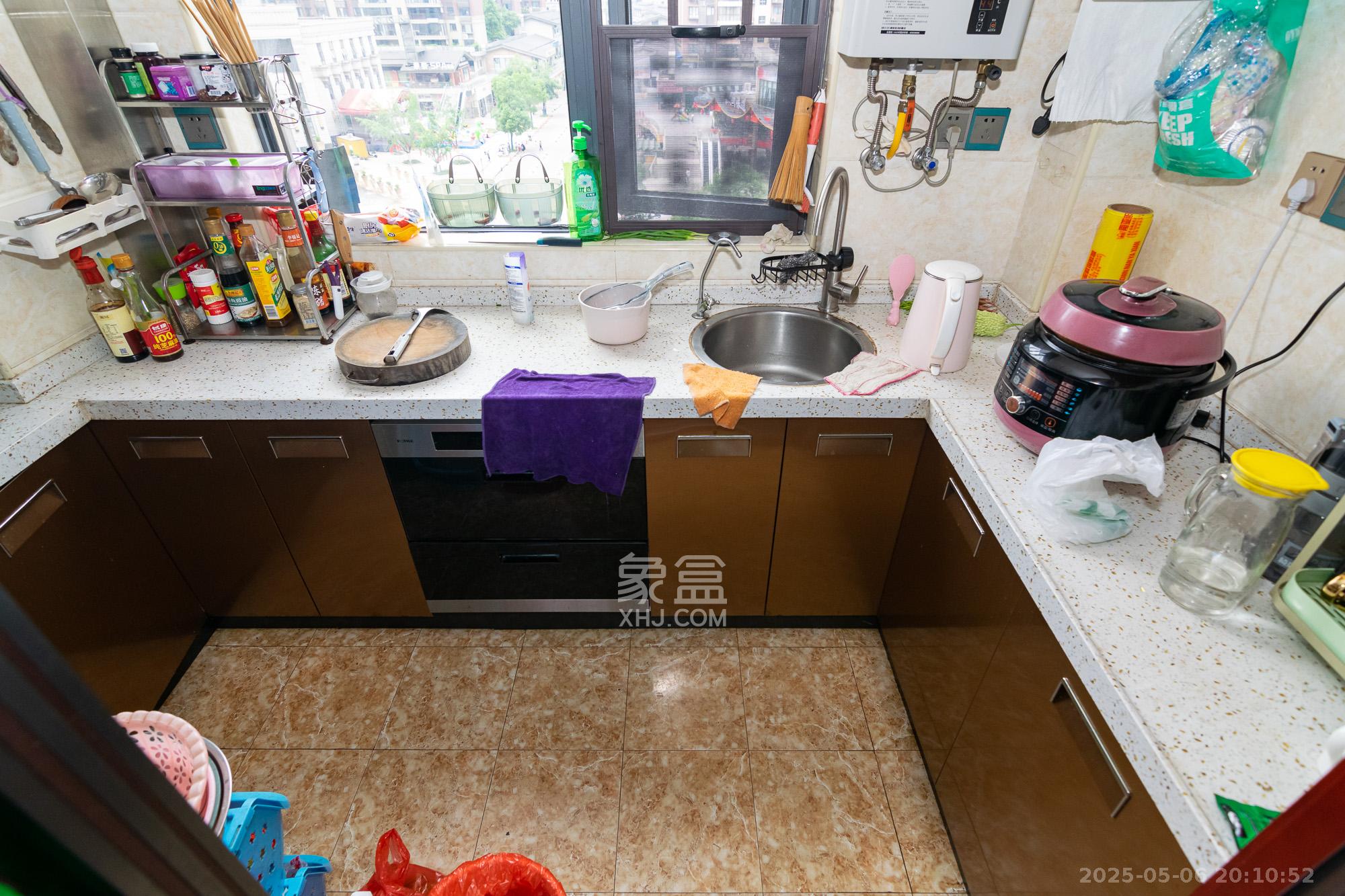 澳海澜庭 3室2厅2卫 66.0万 澳海澜庭 3室2厅2卫 66.0万厨房