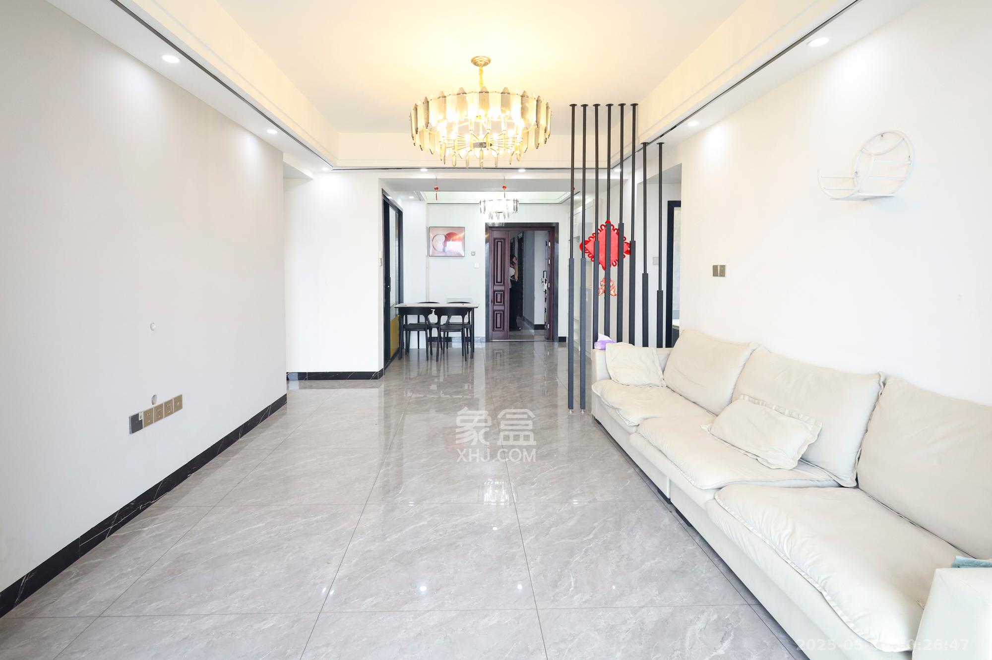 学府星城 3室2厅2卫 56.8万 学府星城 3室2厅2卫 56.8万客厅