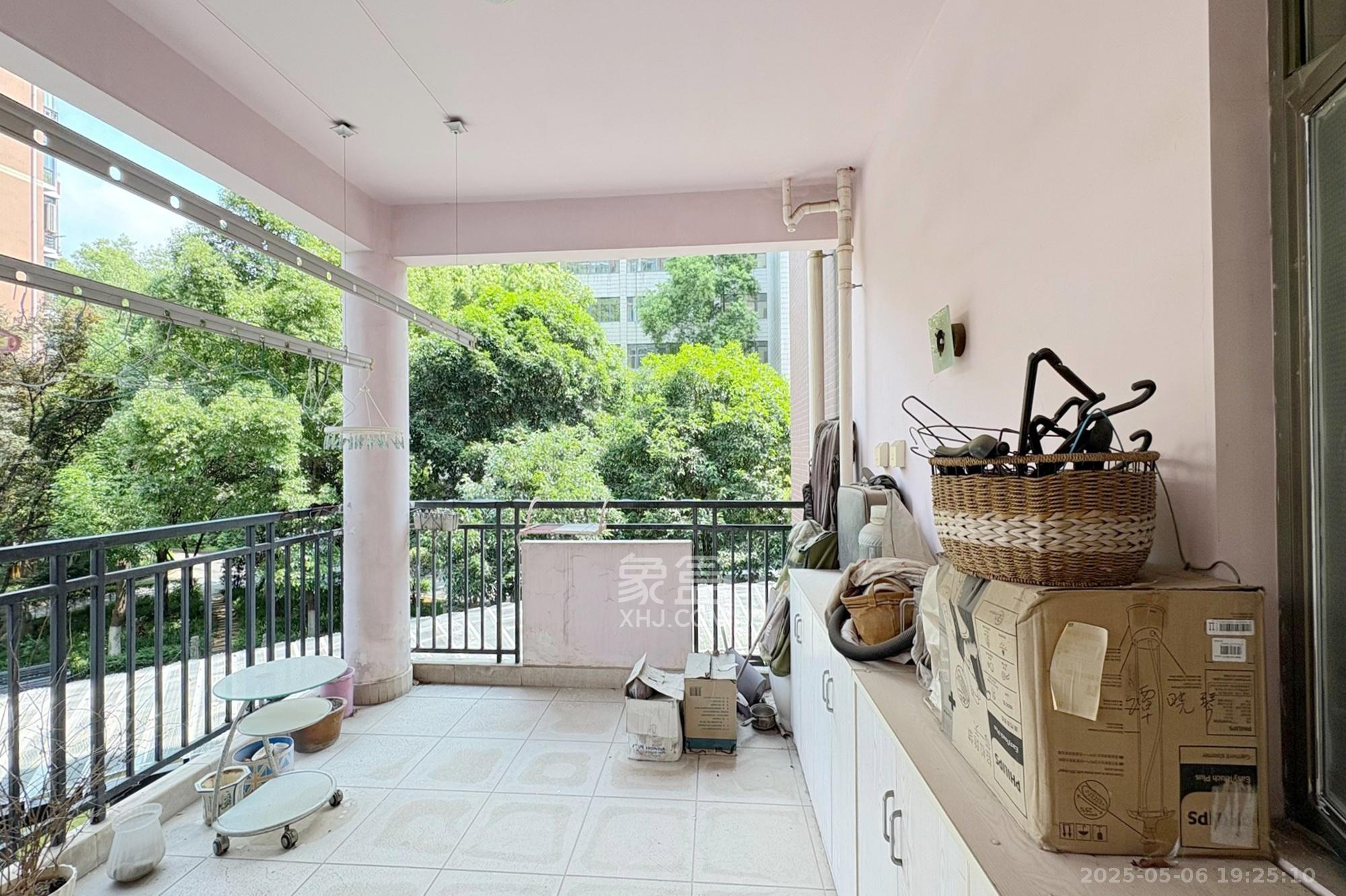 向阳门第  3室2厅2卫    188.0万 向阳门第  3室2厅2卫    188.0万阳台