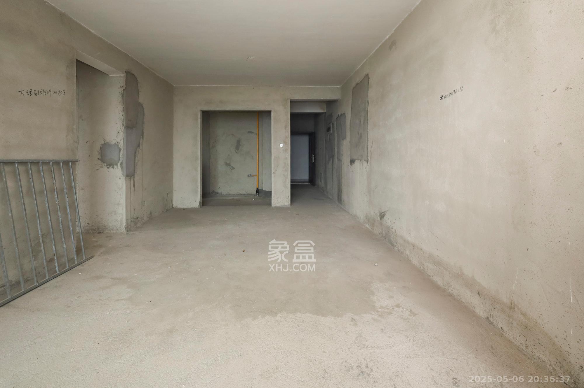 南璟滨江书苑  4室2厅2卫    62.0万 南璟滨江书苑  4室2厅2卫    62.0万客厅