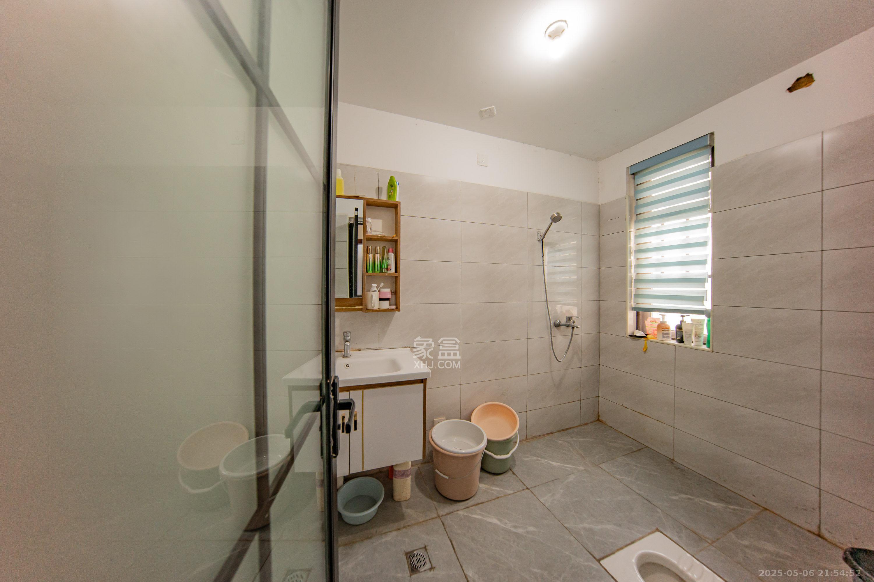 中国铁建洋湖苑  3室2厅2卫    122.0万 中国铁建洋湖苑  3室2厅2卫    122.0万卫生间