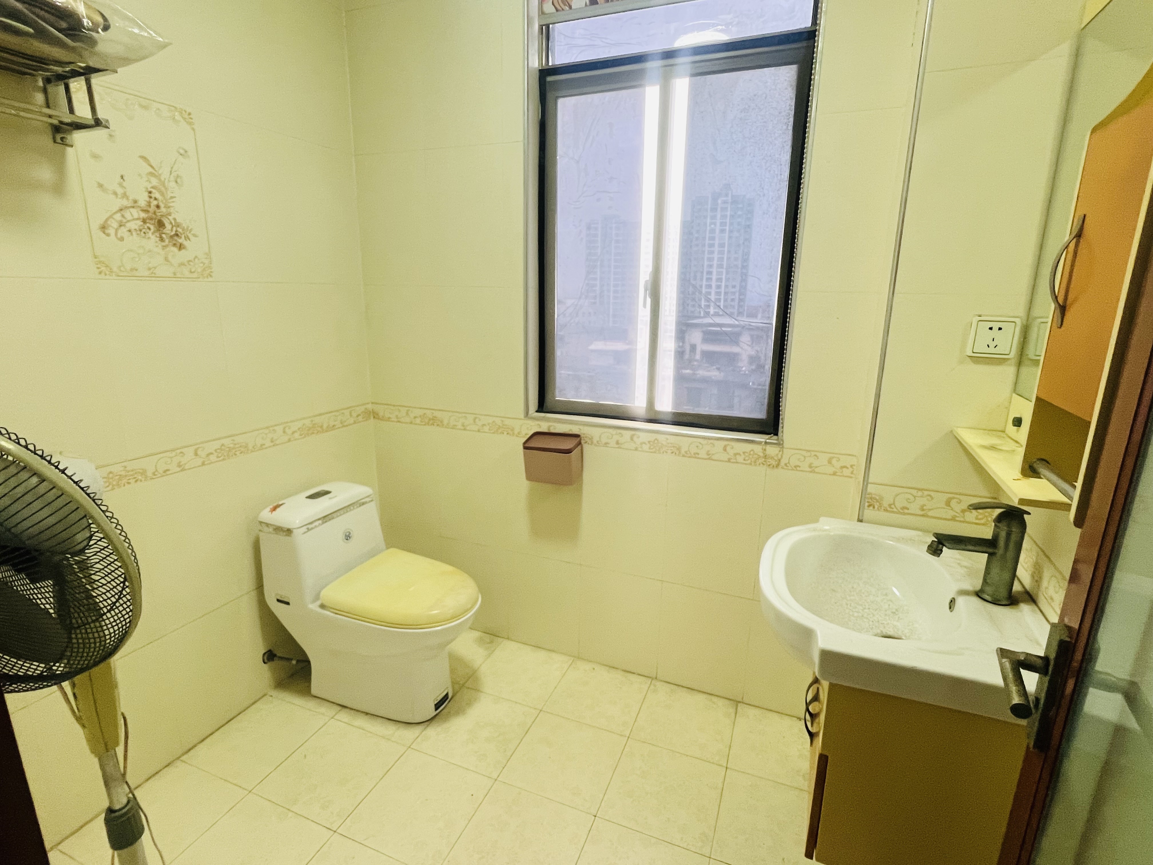 中天国际花园  3室2厅2卫    50.0万 中天国际花园  3室2厅2卫    50.0万客厅