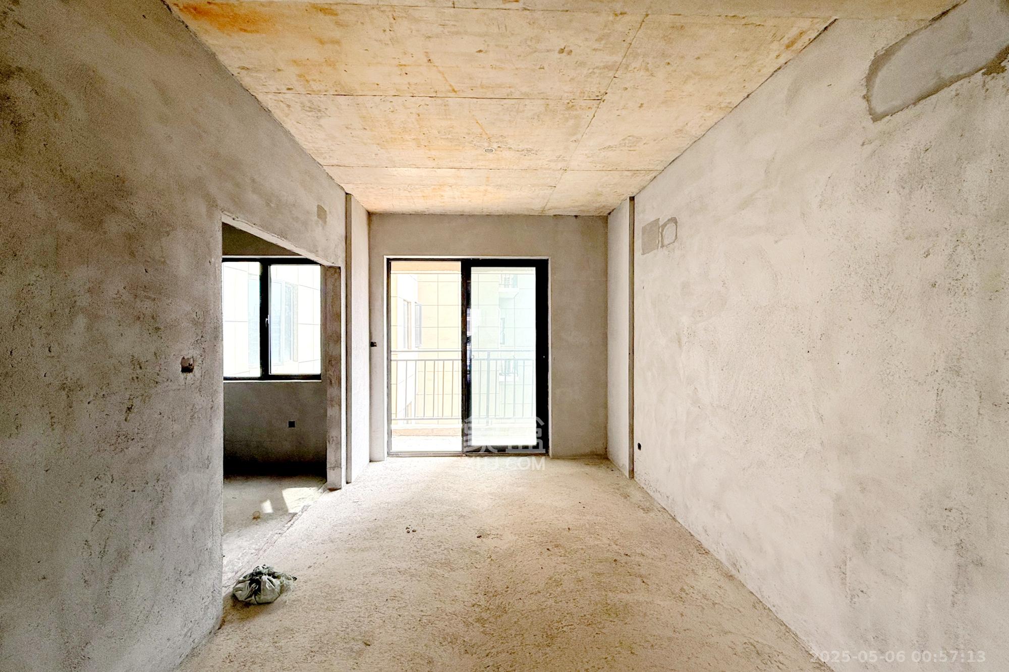 崇文名邸(学林西岸二期) 4室2厅2卫 135.0万 崇文名邸(学林西岸二期) 4室2厅2卫 135.0万客厅