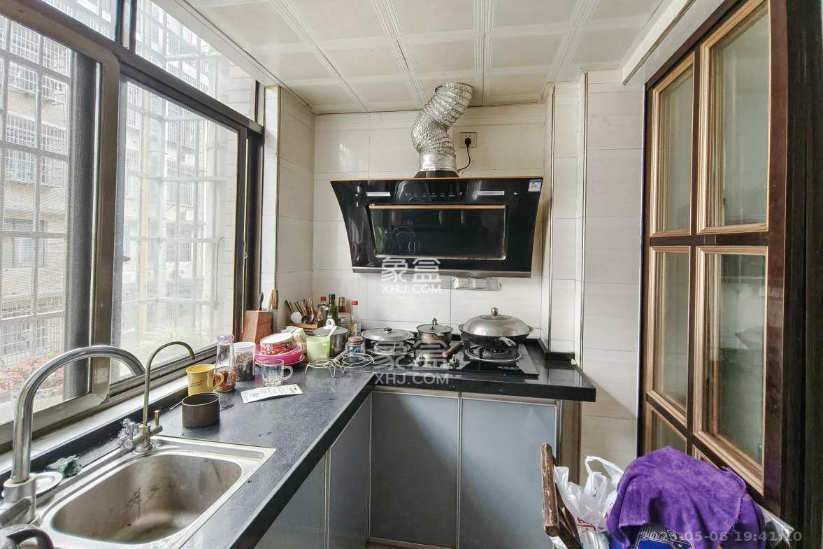 龙塘安置区(龙塘小区)  10室8厅7卫    375.0万 龙塘安置区(龙塘小区)  10室8厅7卫    375.0万厨房