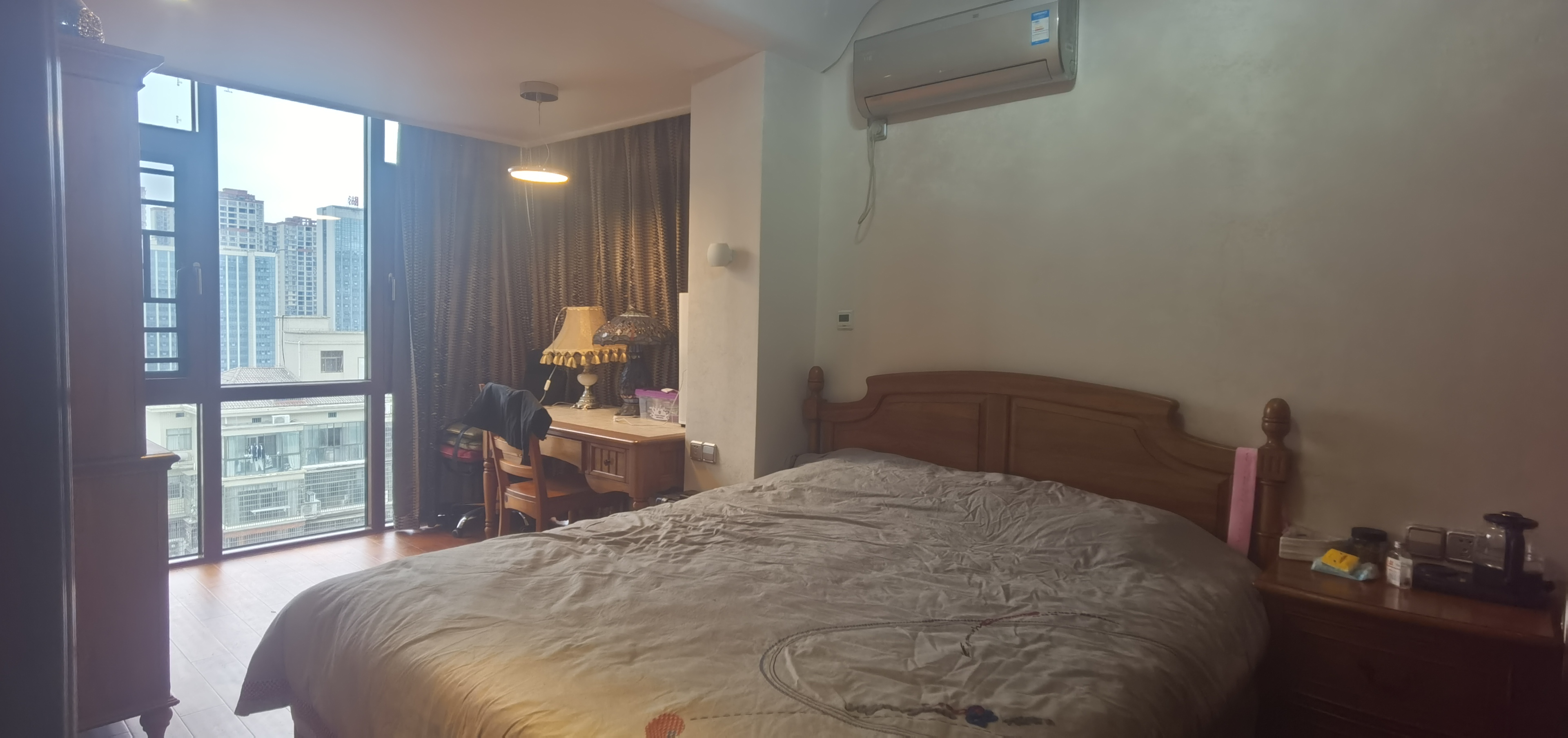 市工商局单位房 5室2厅2卫 168.0万 市工商局单位房 5室2厅2卫 168.0万客厅