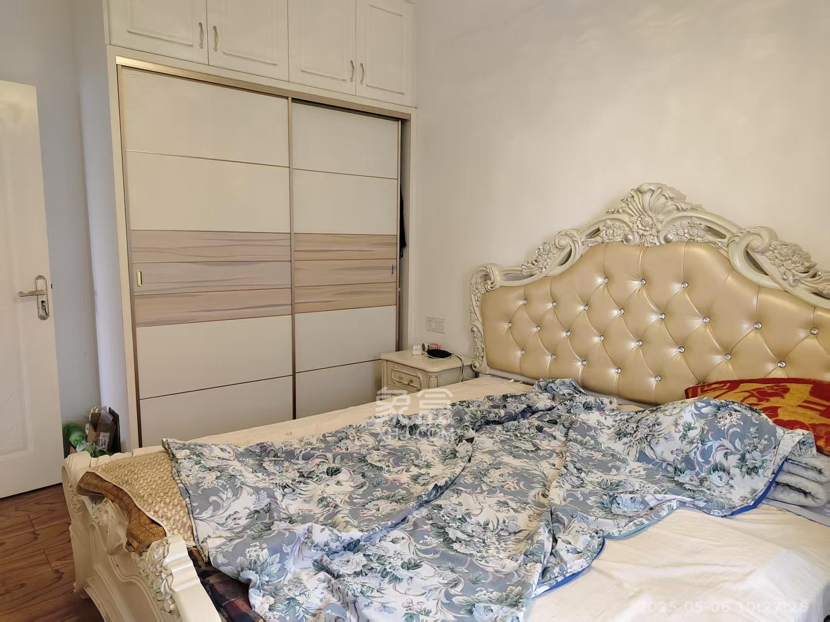 湘江花园 4室2厅2卫 2000.0元/月 湘江花园 4室2厅2卫 2000.0元/月室内图