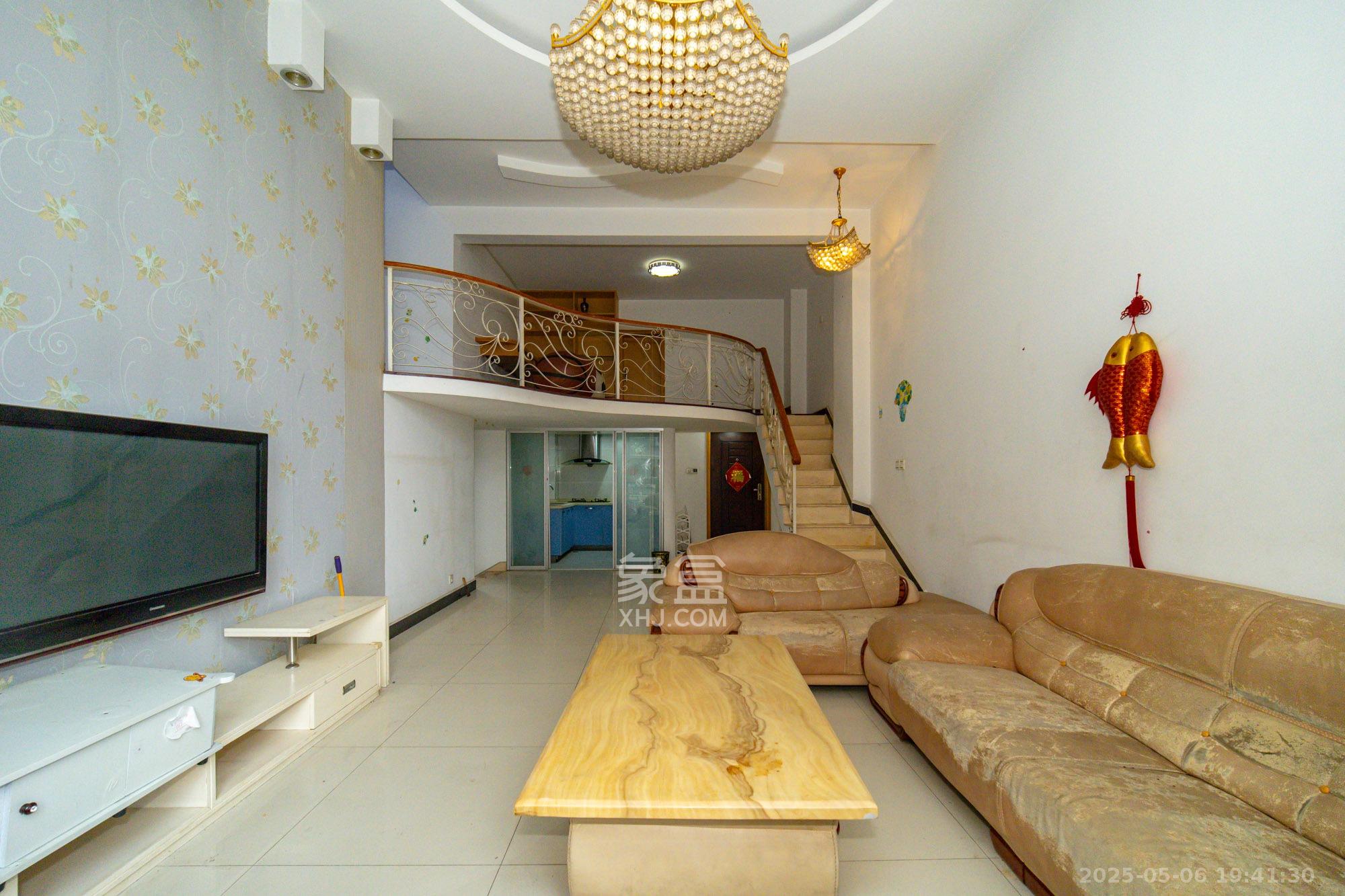 楚天馨苑 3室2厅2卫 88.0万 楚天馨苑 3室2厅2卫 88.0万客厅