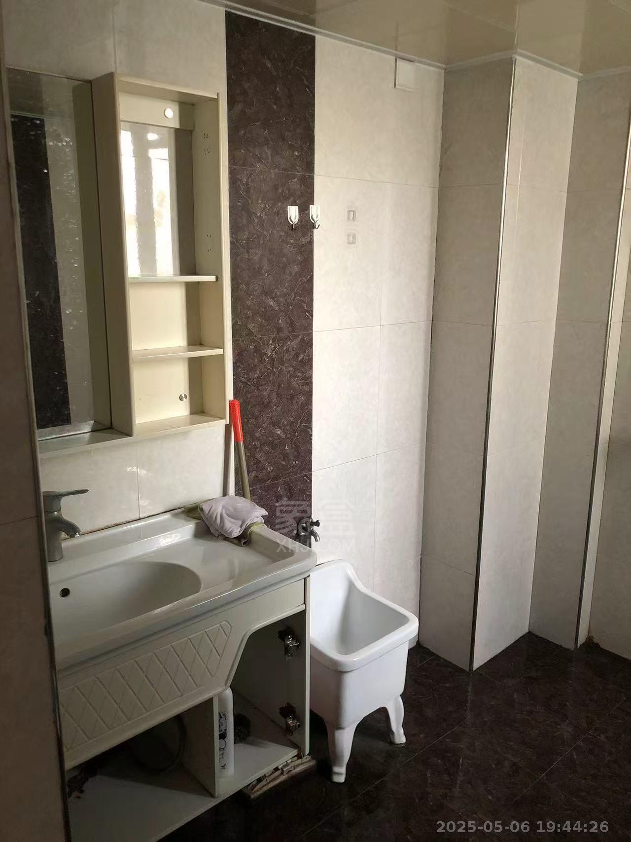 恒瑞雅园 2室2厅1卫 1300.0元/月 恒瑞雅园 2室2厅1卫 1300.0元/月室内图