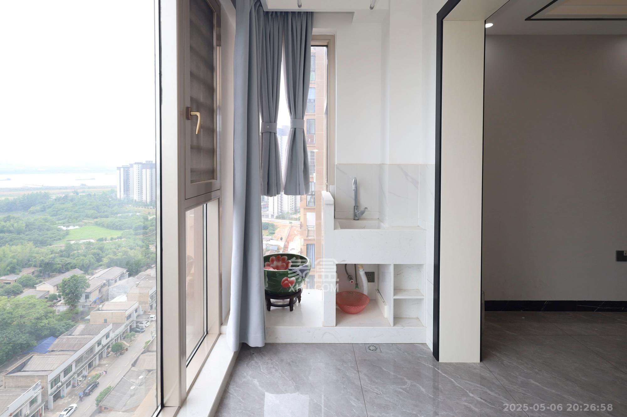 学府星城 3室2厅2卫 56.8万 学府星城 3室2厅2卫 56.8万阳台