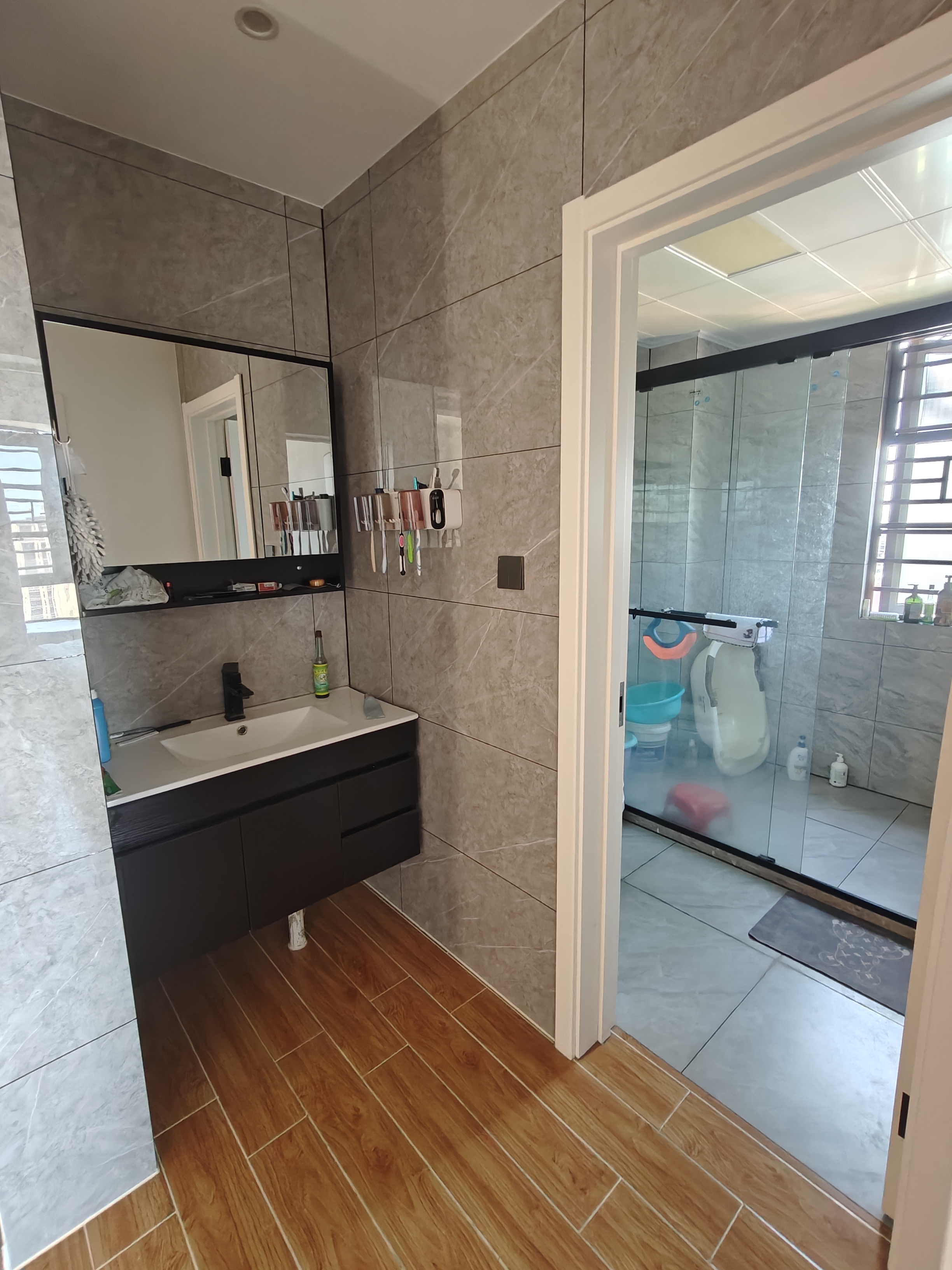 绿地城逸园  3室2厅2卫    138.0万 绿地城逸园  3室2厅2卫    138.0万室内图