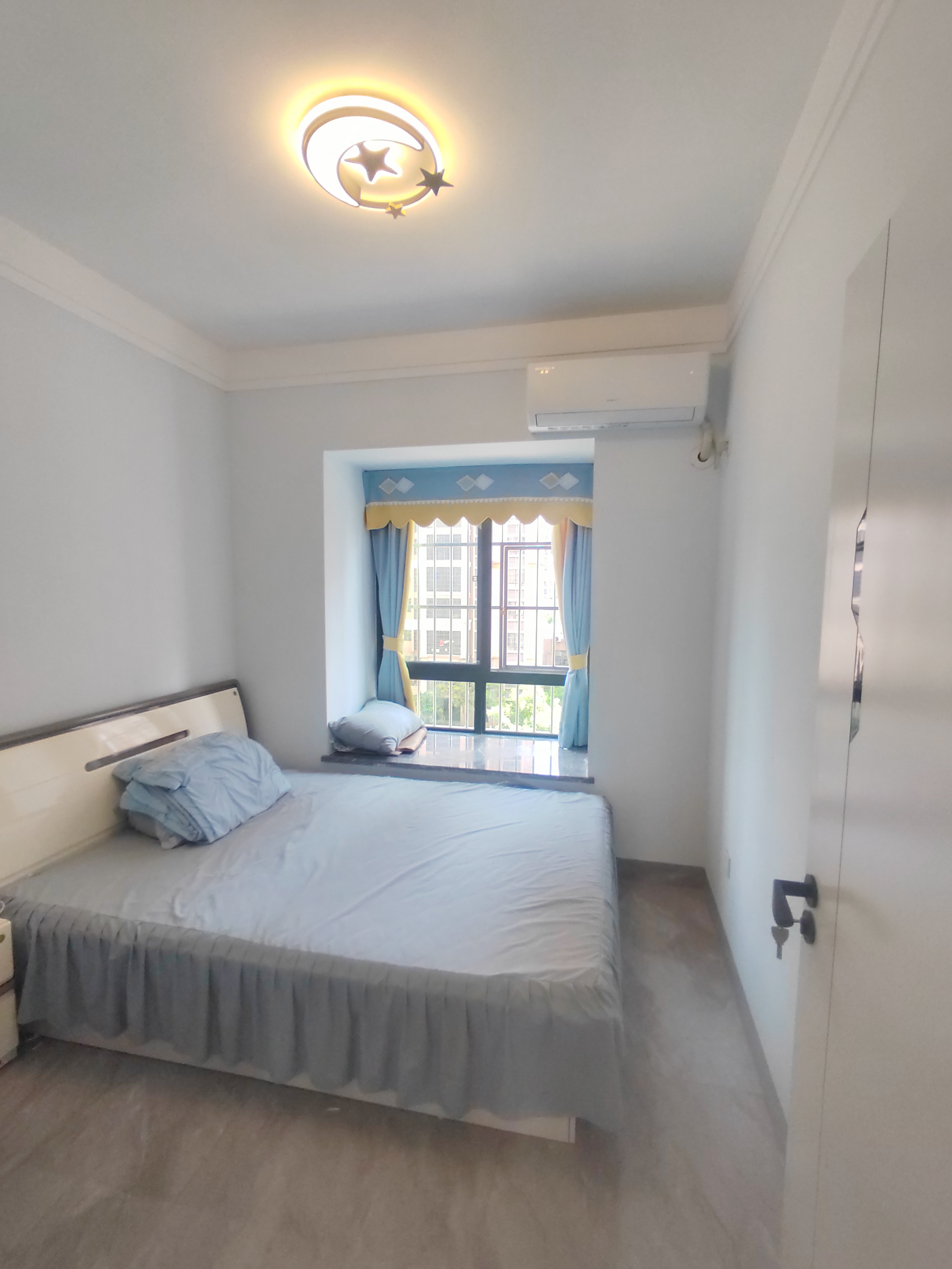 香榭花园 3室2厅2卫 199.0万 香榭花园 3室2厅2卫 199.0万客厅