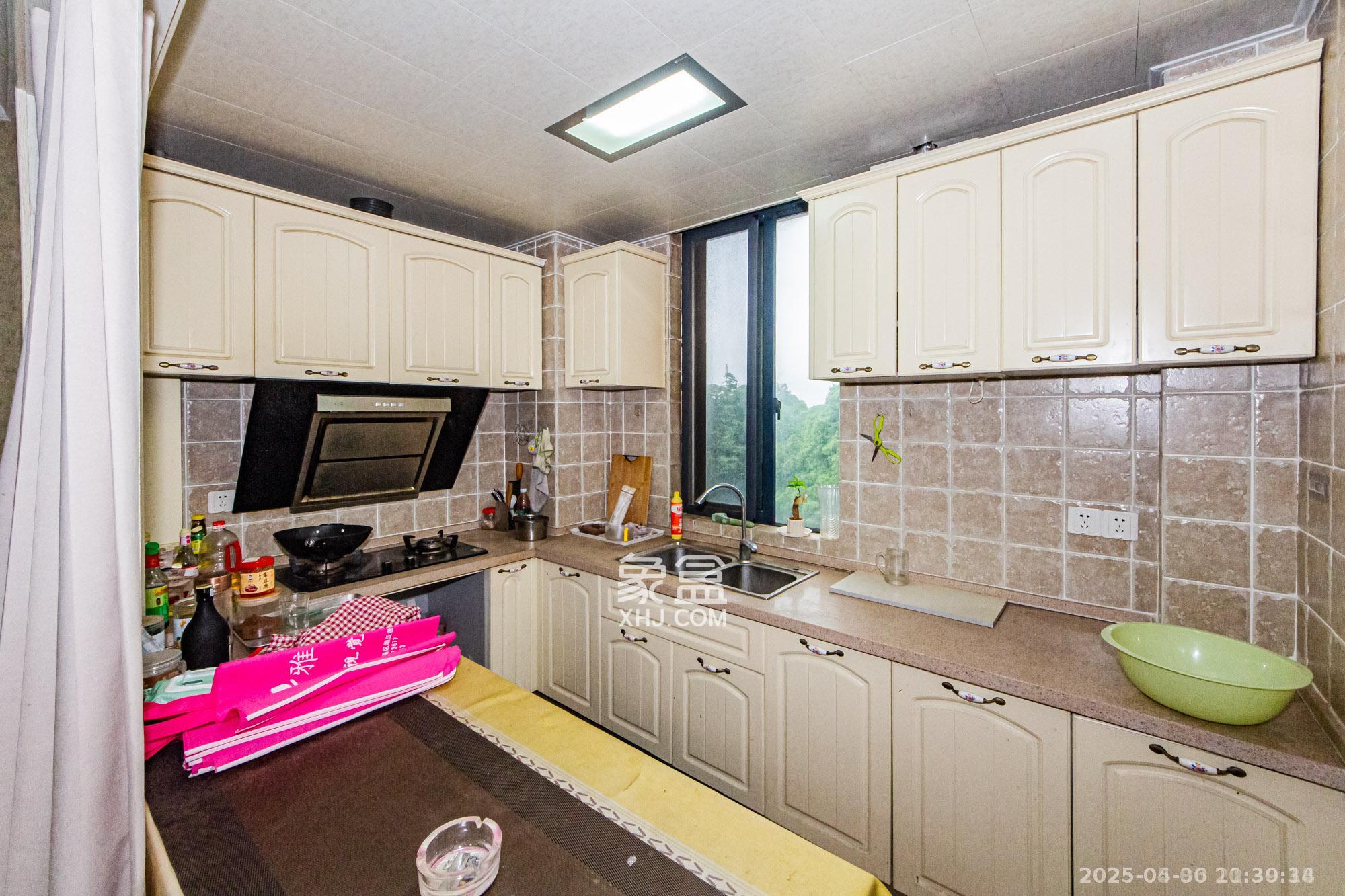 湘江世纪城悦江苑 3室2厅2卫 3500.0元/月 湘江世纪城悦江苑 3室2厅2卫 3500.0元/月室内图