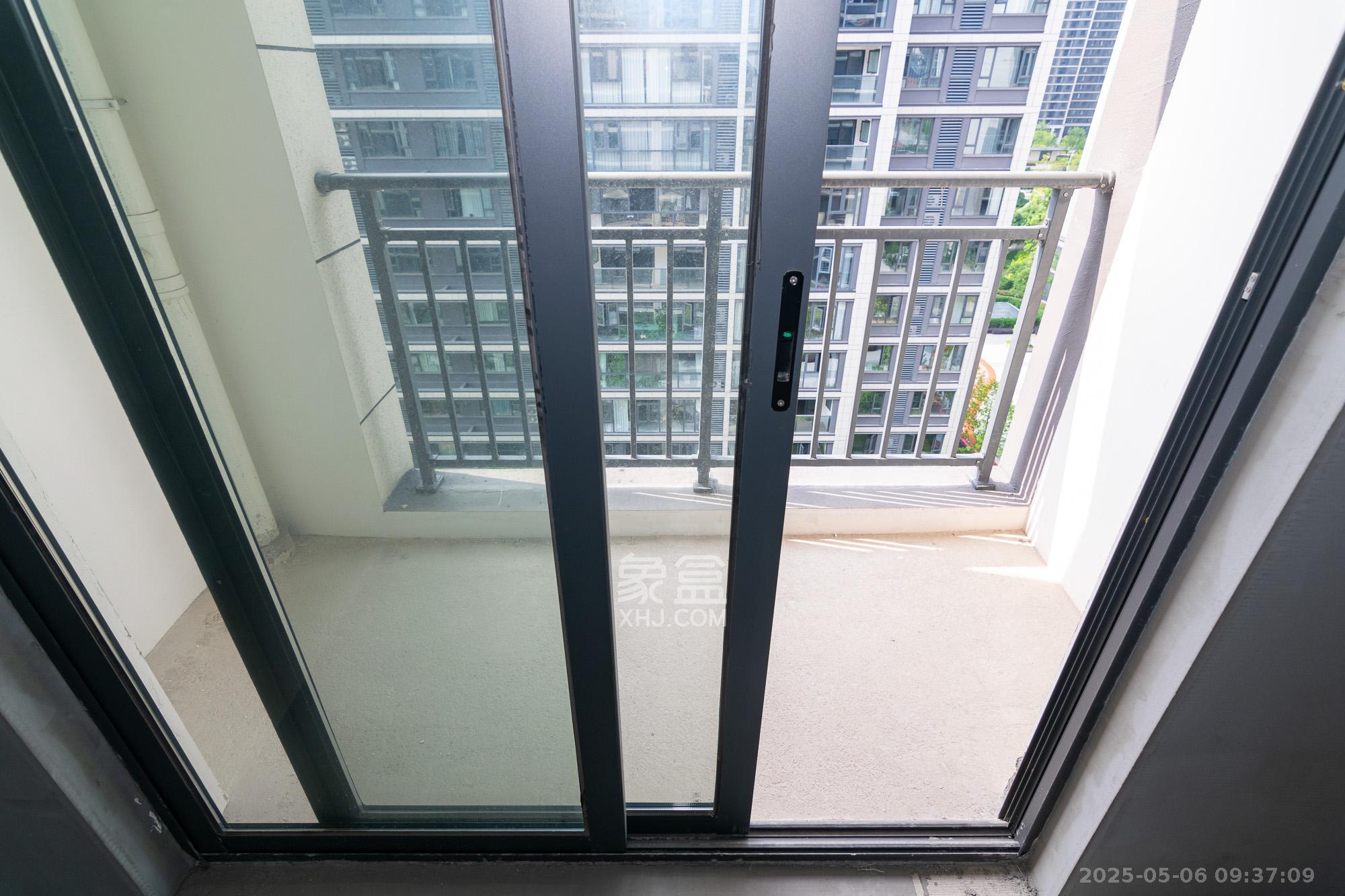 中交凤鸣九章 4室2厅2卫 180.0万 中交凤鸣九章 4室2厅2卫 180.0万阳台