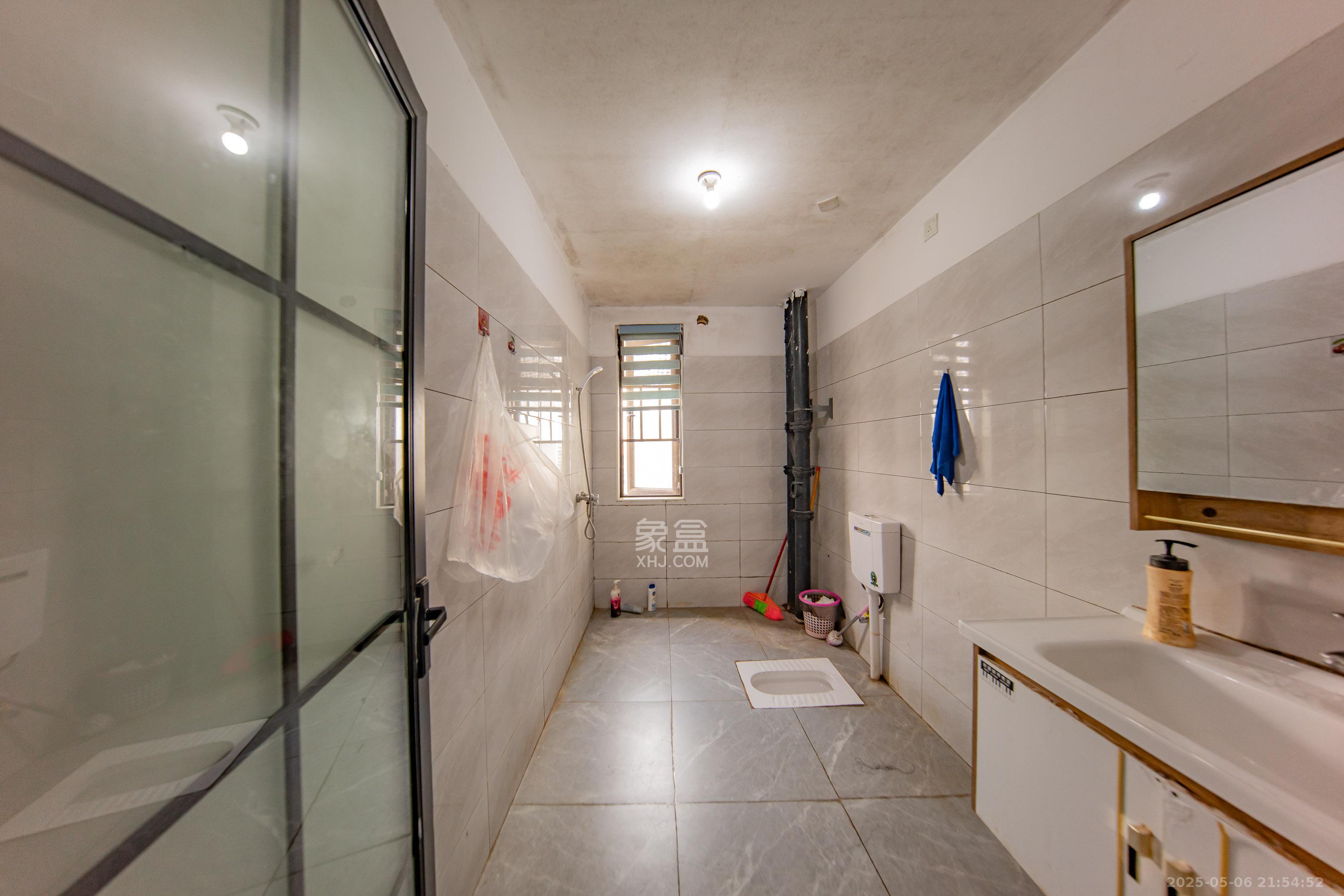 中国铁建洋湖苑  3室2厅2卫    122.0万 中国铁建洋湖苑  3室2厅2卫    122.0万卫生间