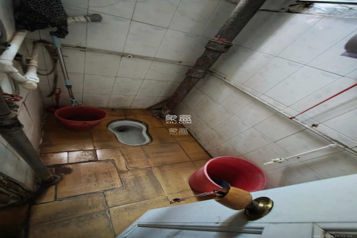 红石咀社区(湖南省第六工程公司宿舍) 3室1厅1卫 1300.00元/月 红石咀社区(湖南省第六工程公司宿舍) 3室1厅1卫 1300.00元/月室内图