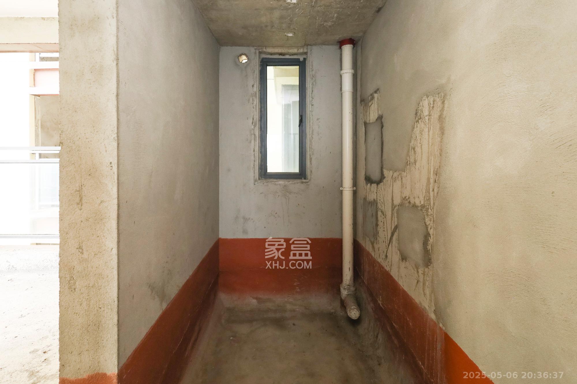 南璟滨江书苑  4室2厅2卫    62.0万 南璟滨江书苑  4室2厅2卫    62.0万卫生间