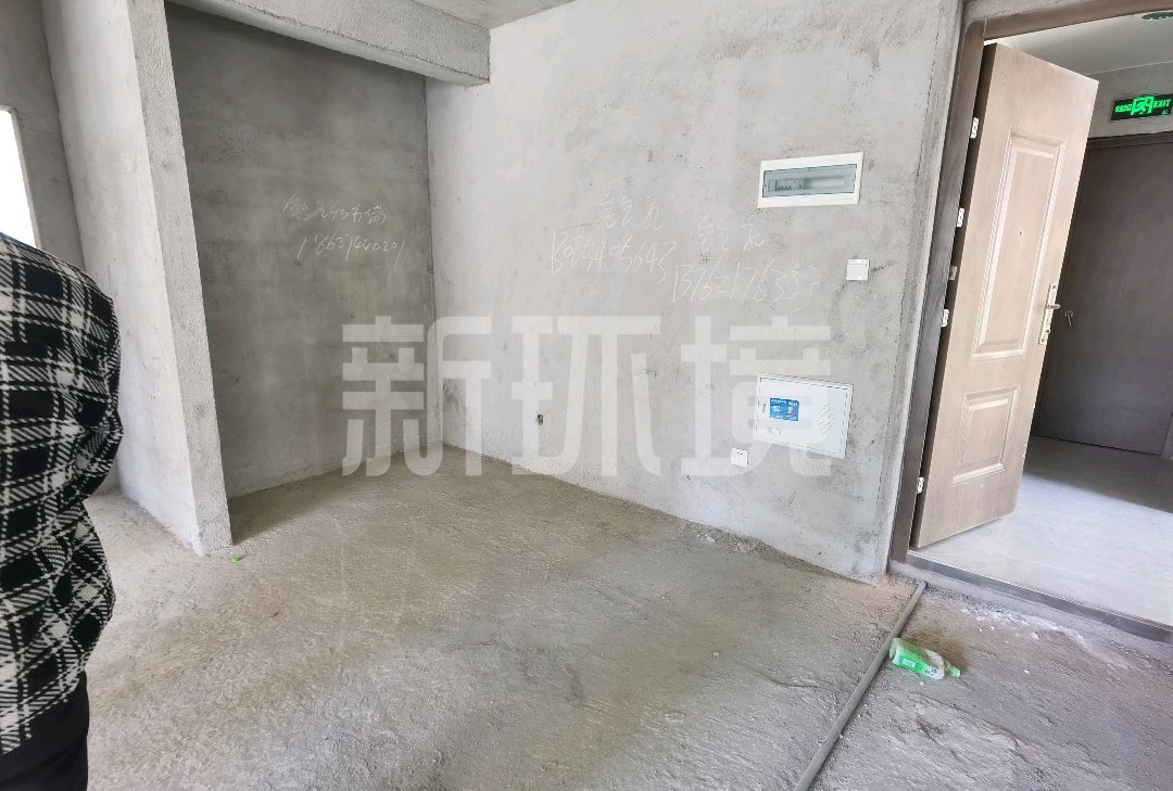 山水印象澜庭  3室2厅2卫   87.80万客厅
