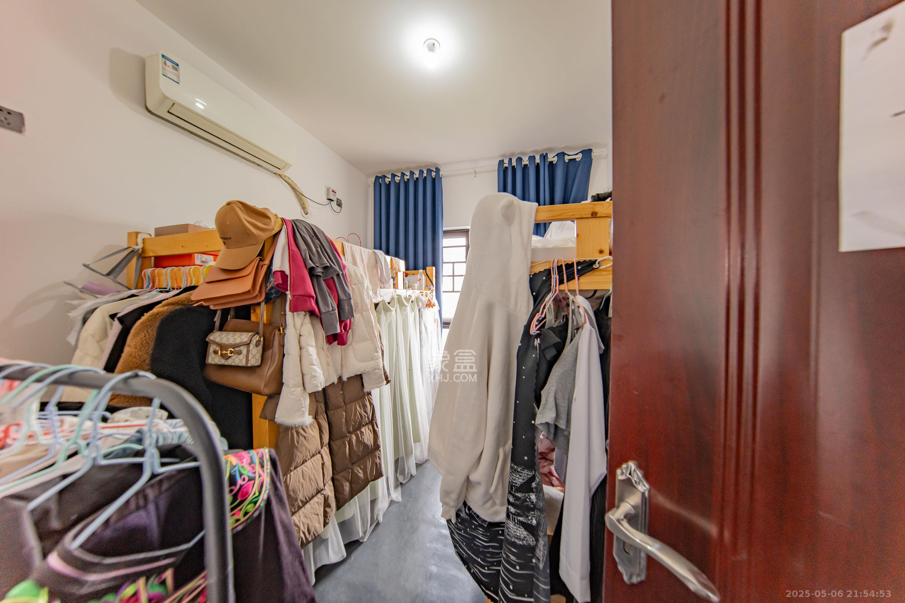 中国铁建洋湖苑  3室2厅2卫    122.0万 中国铁建洋湖苑  3室2厅2卫    122.0万卧室