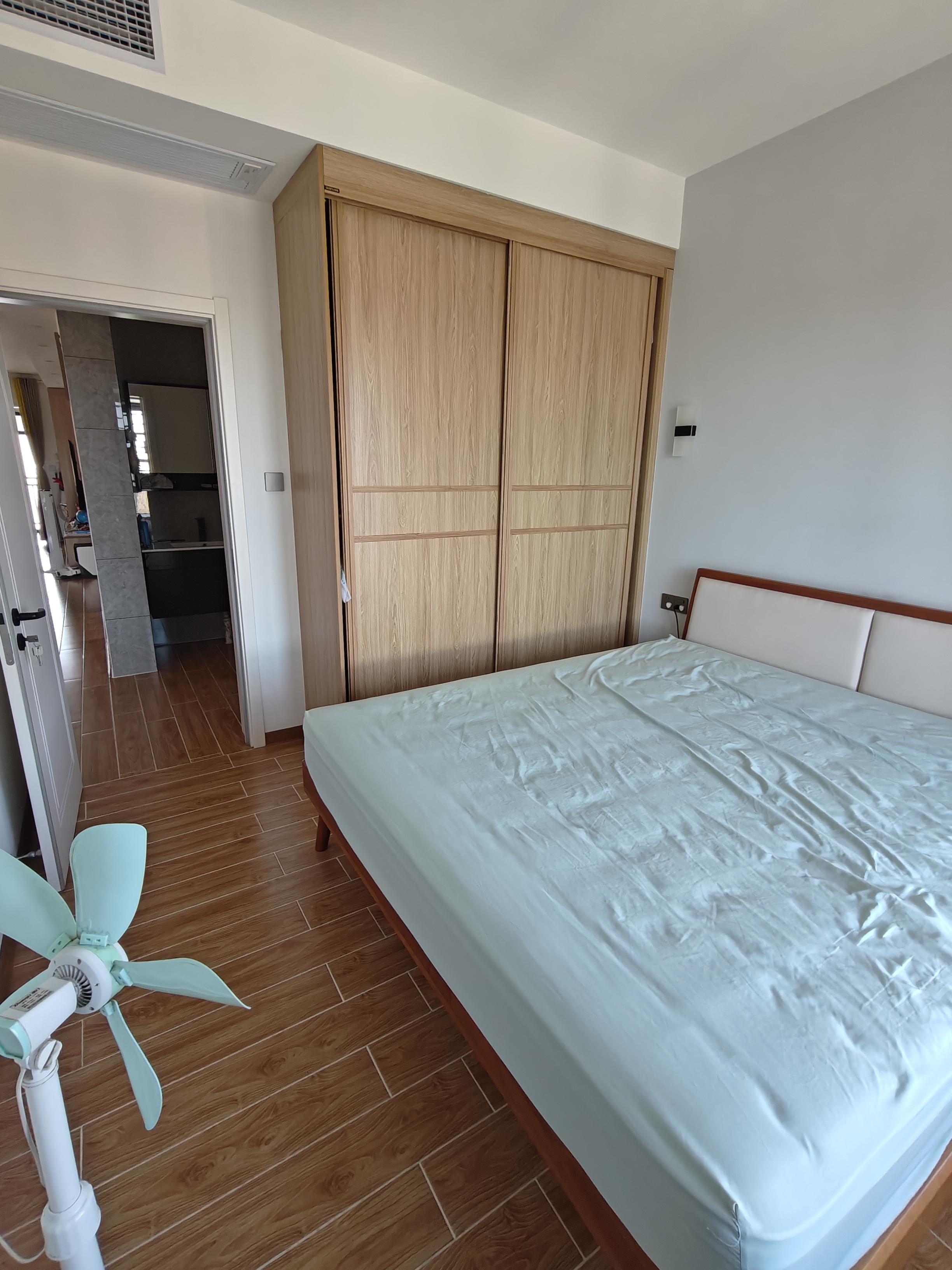 绿地城逸园  3室2厅2卫    138.0万 绿地城逸园  3室2厅2卫    138.0万室内图