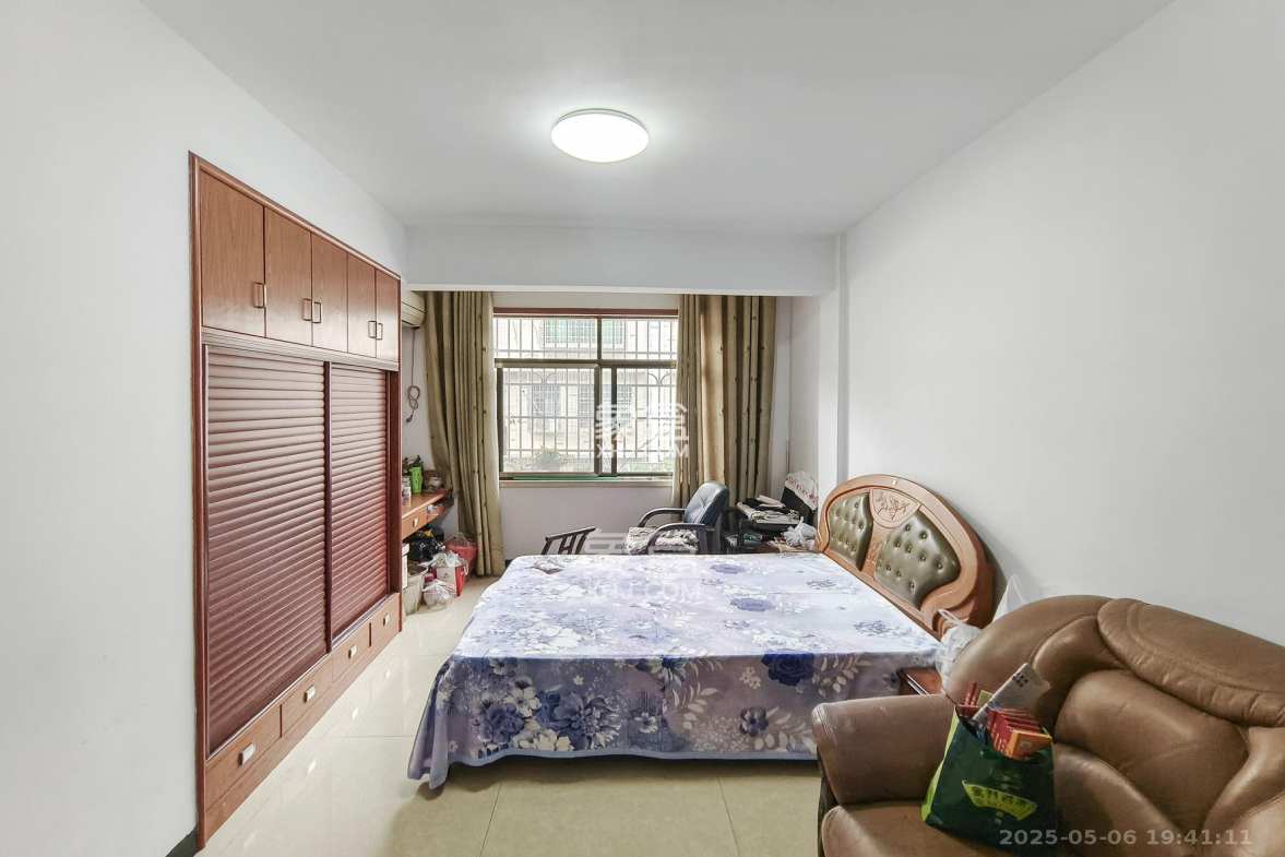 龙塘安置区(龙塘小区)  10室8厅7卫    375.0万 龙塘安置区(龙塘小区)  10室8厅7卫    375.0万卧室