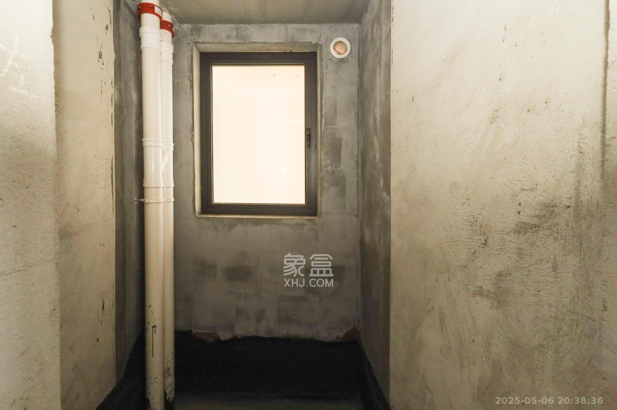 帝辰金缇水郡 3室2厅1卫 55.0万 帝辰金缇水郡 3室2厅1卫 55.0万卫生间