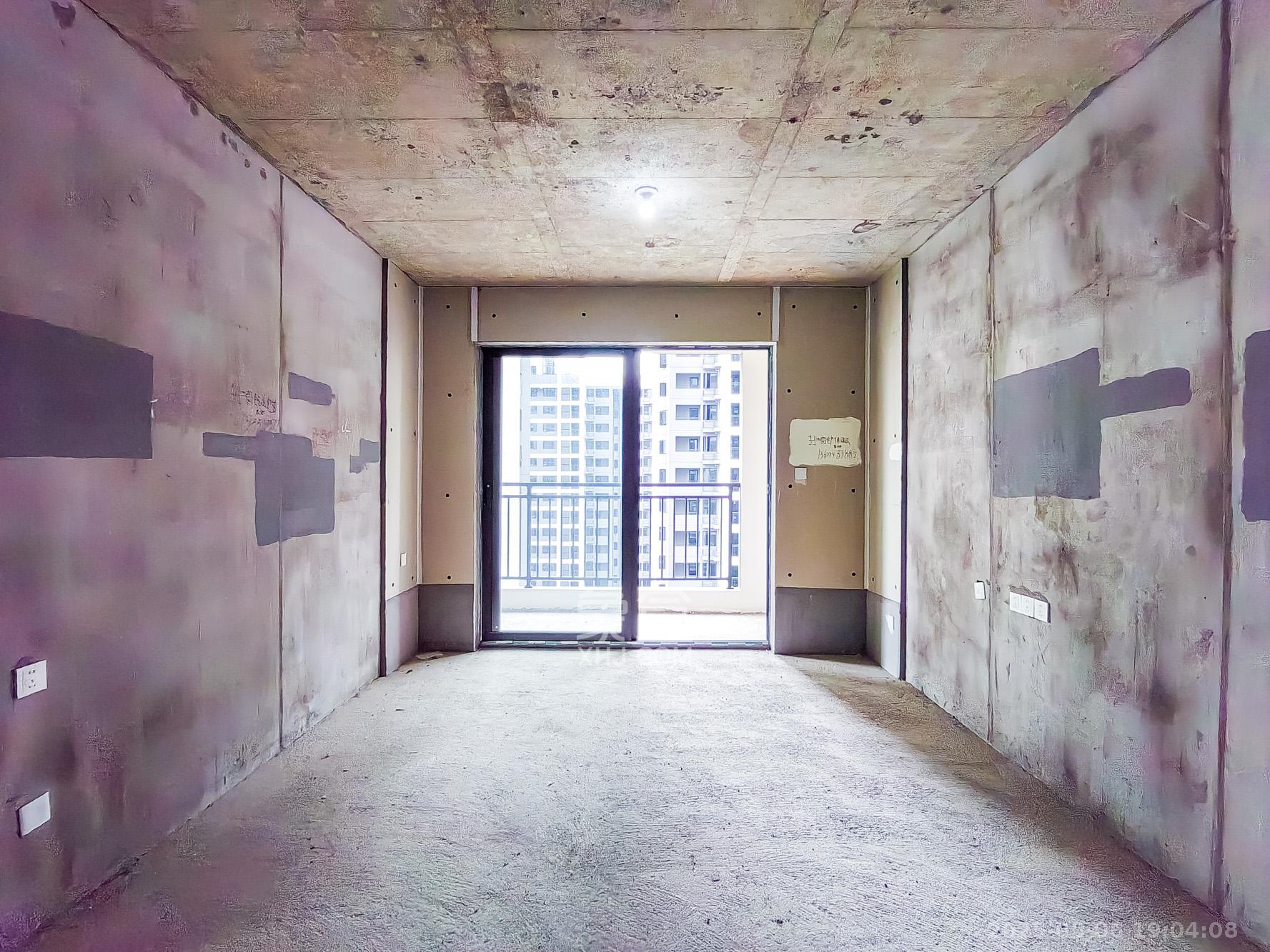 和顺府  4室2厅2卫    114.0万 和顺府  4室2厅2卫    114.0万客厅