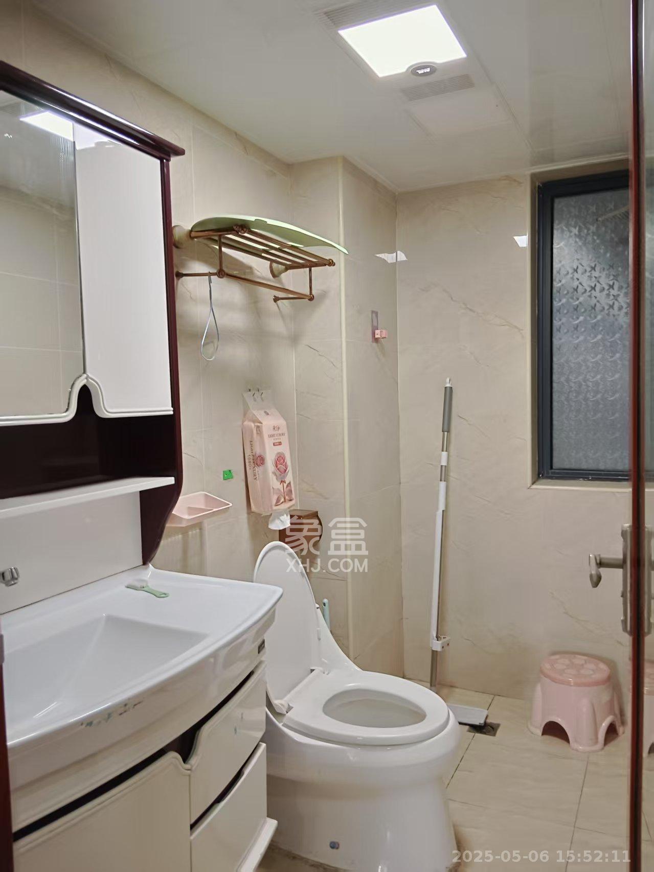 保利麓谷林语A区  3室2厅2卫   2800.00元/月室内图