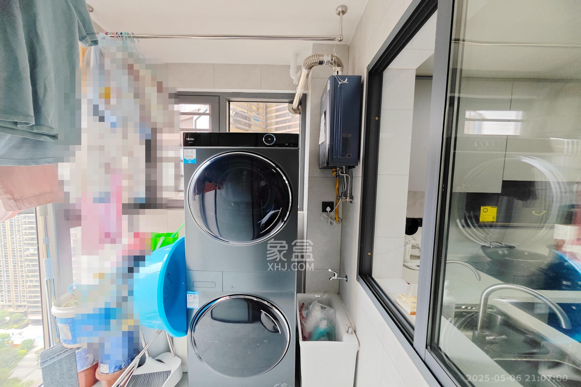 保利大都汇一期、二期  4室2厅2卫    167.0万 保利大都汇一期、二期  4室2厅2卫    167.0万阳台