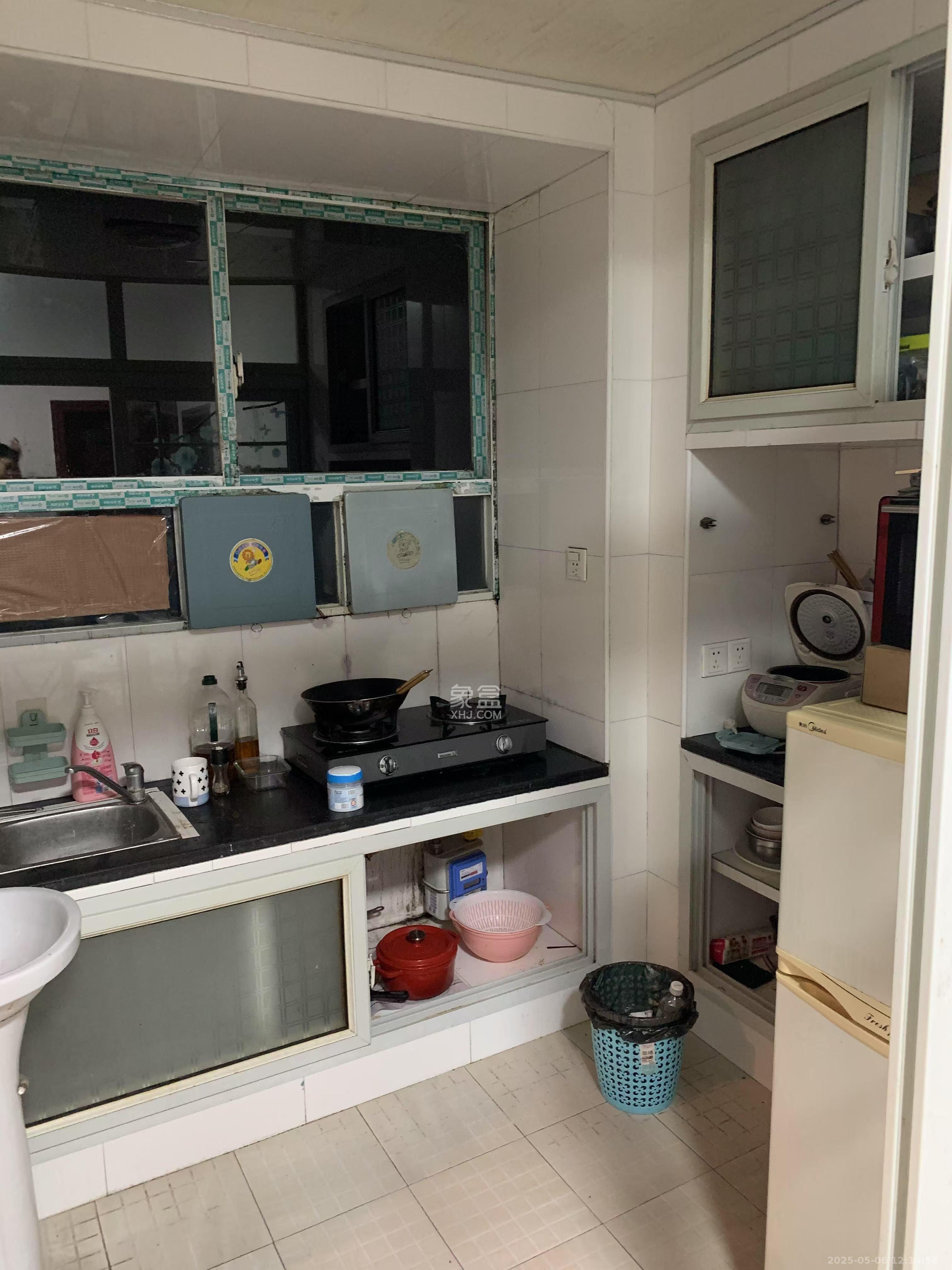 石佳冲小区 2室1厅1卫 1900.0元/月 石佳冲小区 2室1厅1卫 1900.0元/月室内图