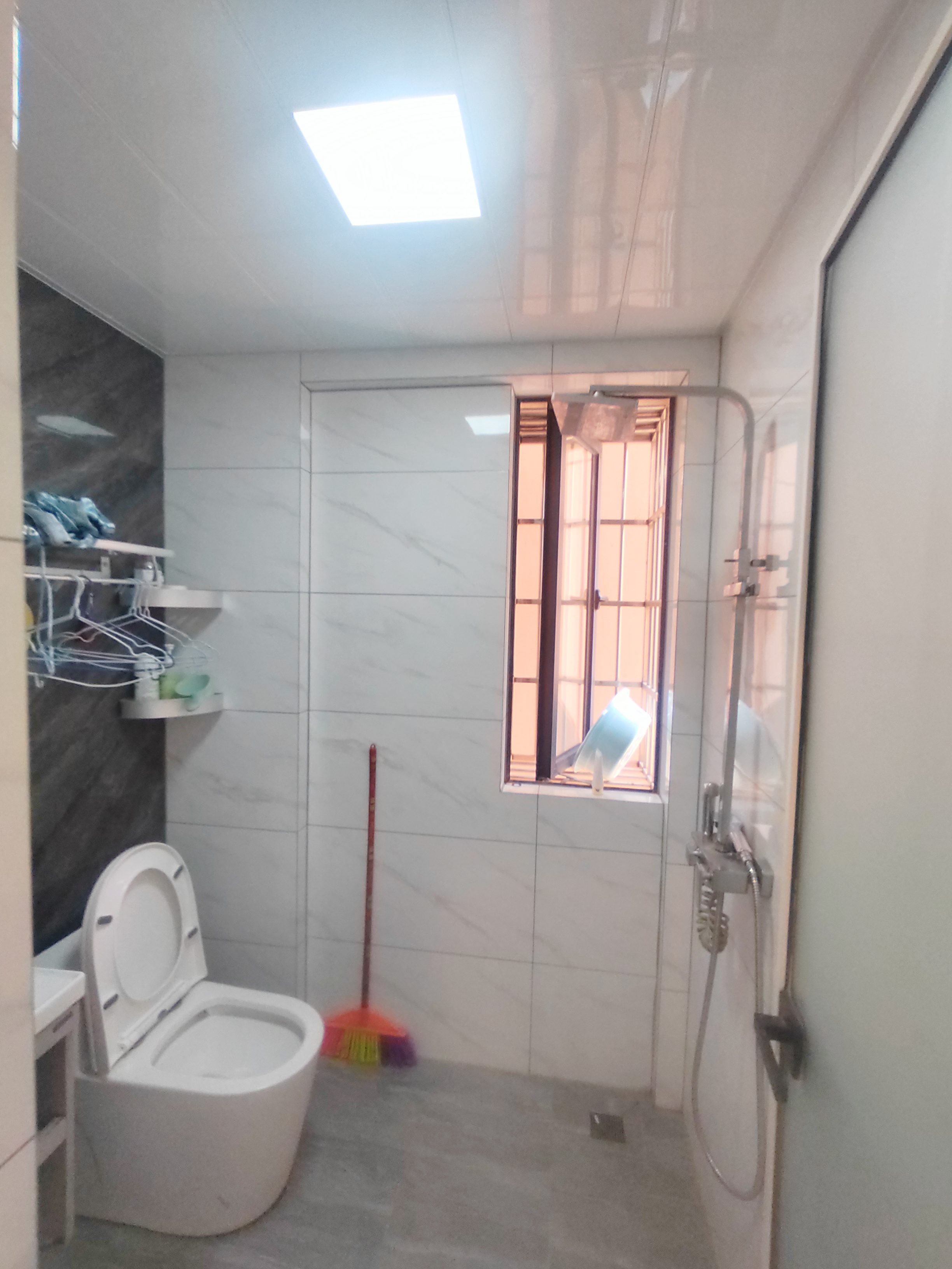 香榭花园 3室2厅2卫 199.0万 香榭花园 3室2厅2卫 199.0万客厅