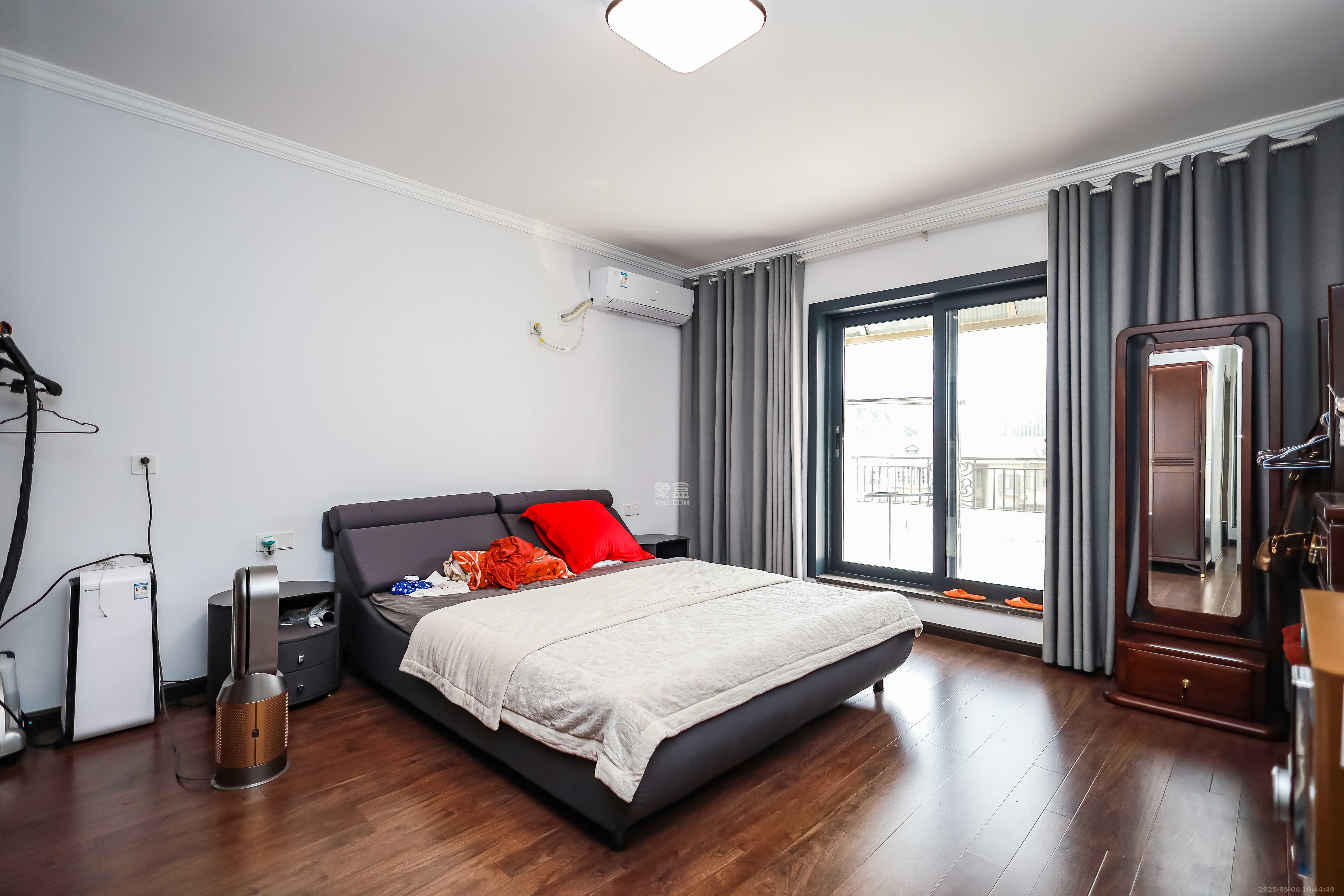 卓越蔚蓝海岸二期 4室2厅2卫 208.0万 卓越蔚蓝海岸二期 4室2厅2卫 208.0万卧室