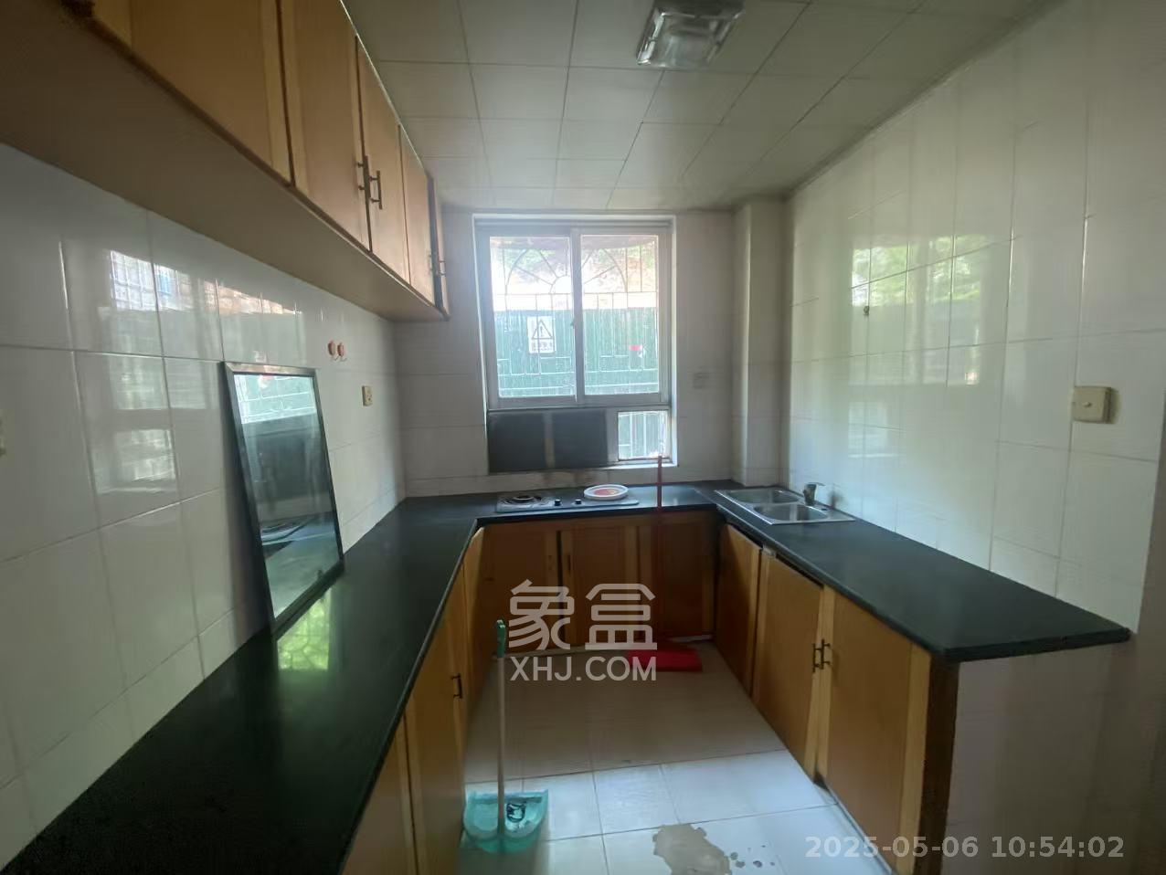 南建公寓  3室1厅2卫   2000.00元/月室内图