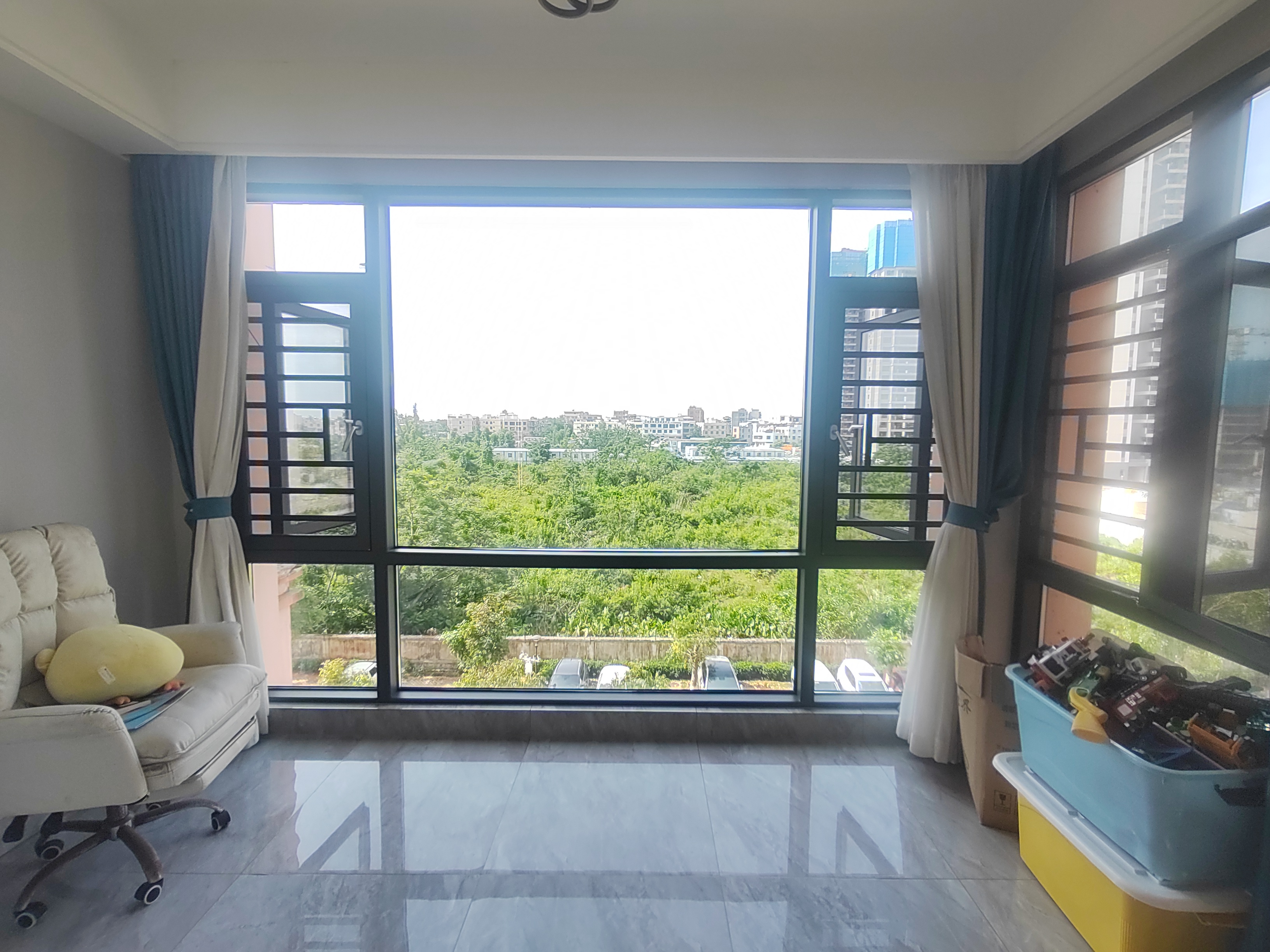 香榭花园 3室2厅2卫 199.0万 香榭花园 3室2厅2卫 199.0万客厅