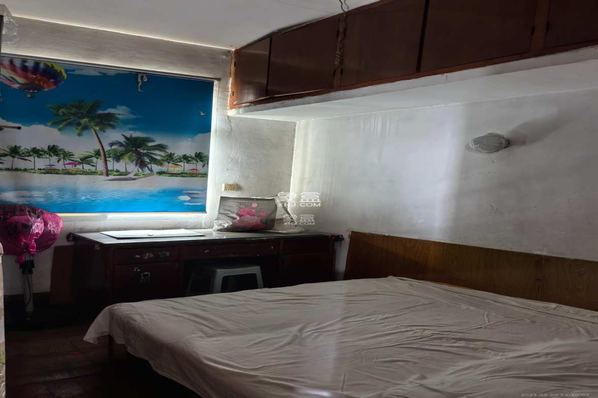 板塘社区铁西村 2室2厅1卫 10.0万 板塘社区铁西村 2室2厅1卫 10.0万客厅