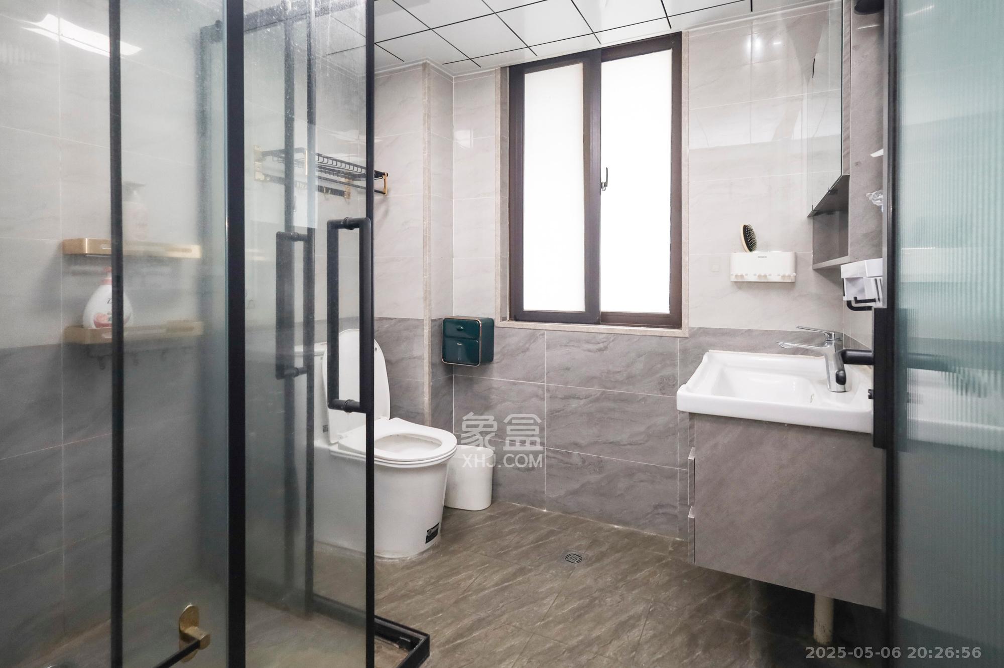 学府星城 3室2厅2卫 56.8万 学府星城 3室2厅2卫 56.8万卫生间