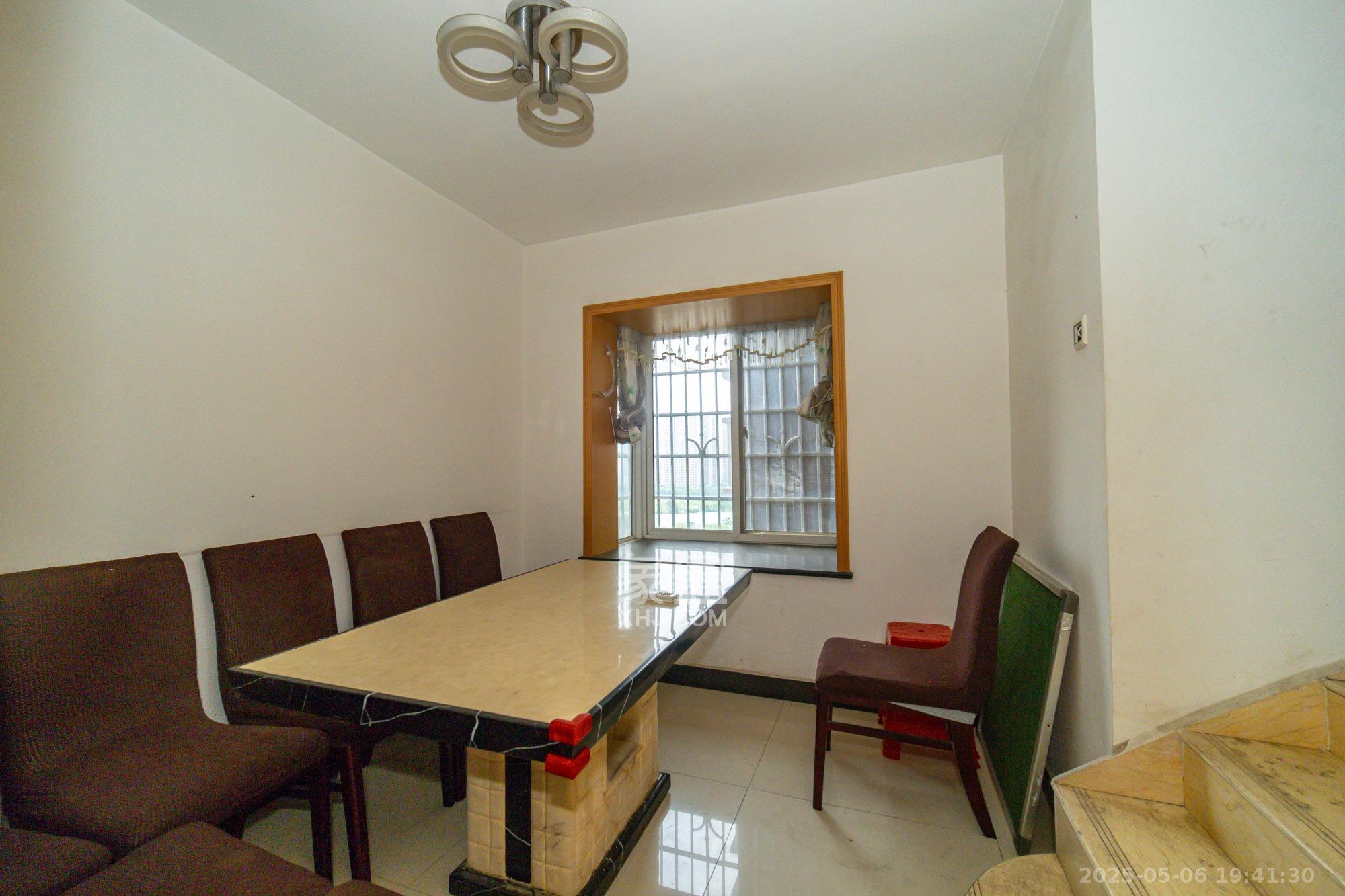 楚天馨苑 3室2厅2卫 88.0万 楚天馨苑 3室2厅2卫 88.0万其他