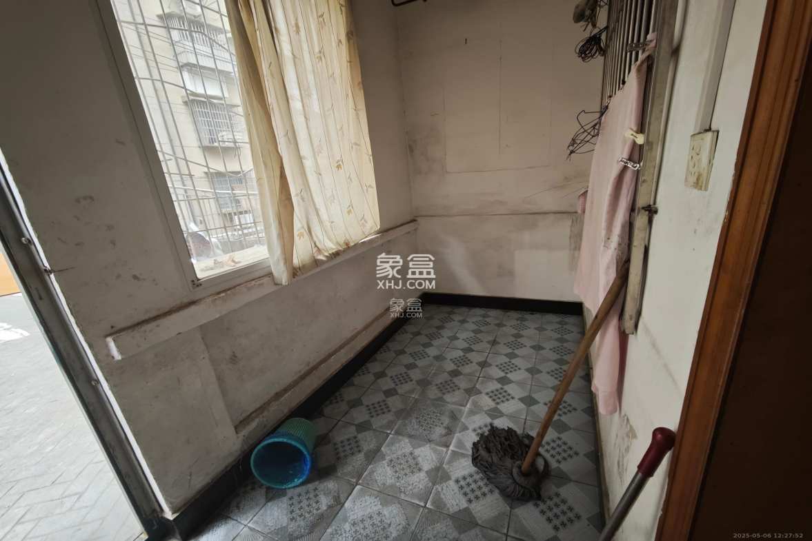 红石咀社区(湖南省第六工程公司宿舍) 3室1厅1卫 1300.00元/月 红石咀社区(湖南省第六工程公司宿舍) 3室1厅1卫 1300.00元/月室内图