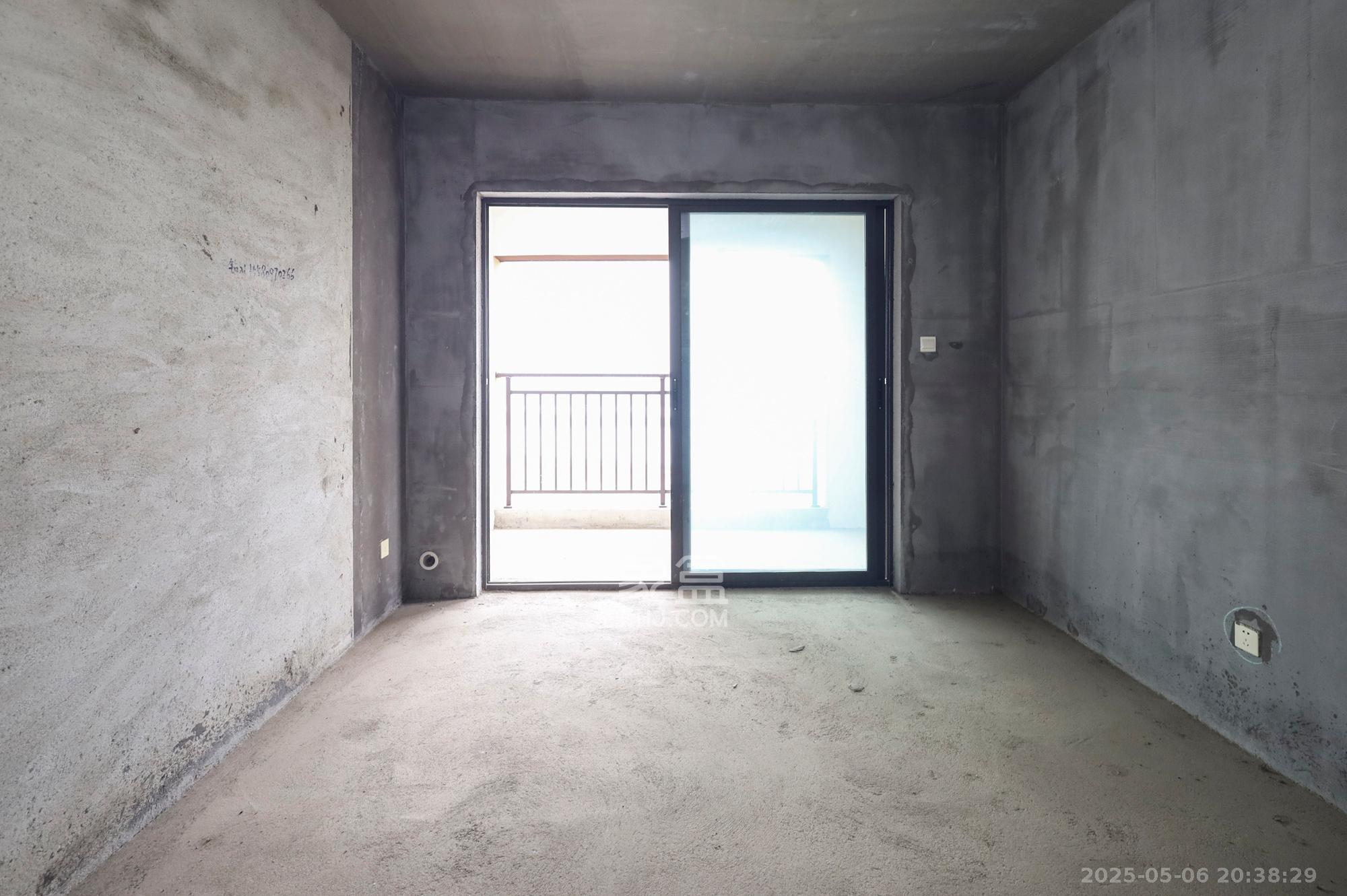 帝辰金缇水郡 3室2厅1卫 55.0万 帝辰金缇水郡 3室2厅1卫 55.0万客厅