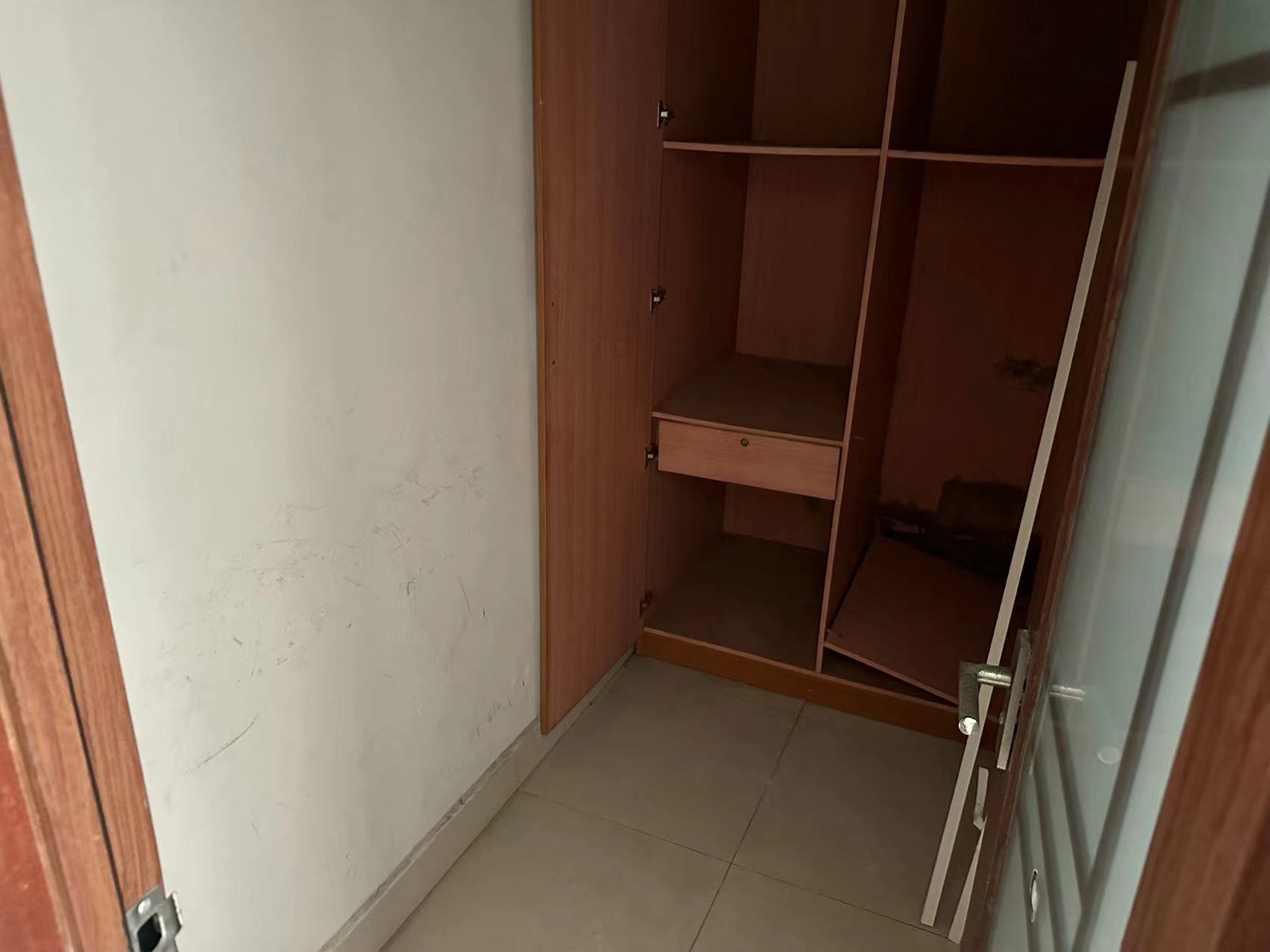 宏昌楼 3室2厅2卫 3000.0元/月 宏昌楼 3室2厅2卫 3000.0元/月室内图