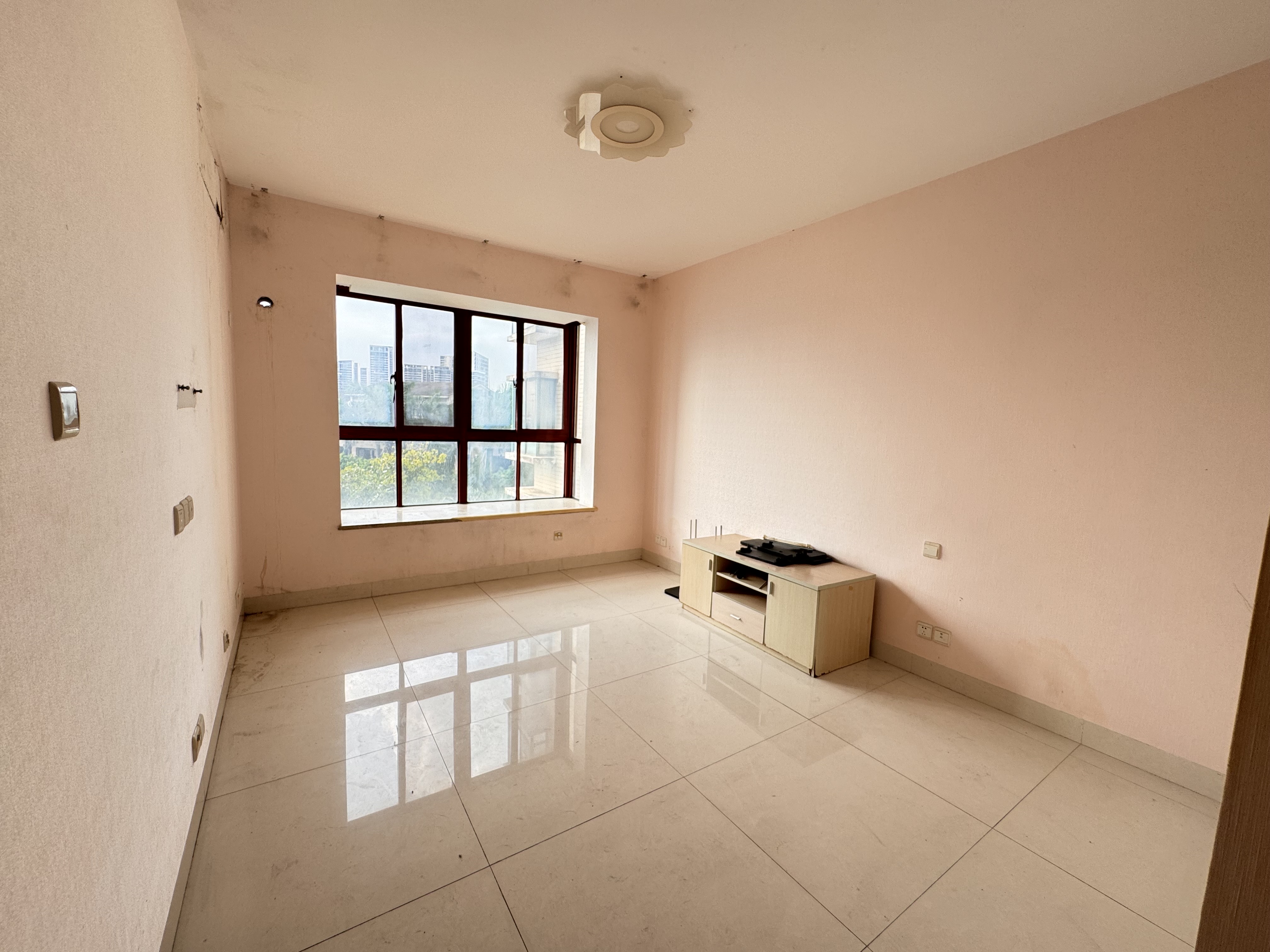 金外滩  3室2厅2卫    180.0万 金外滩  3室2厅2卫    180.0万客厅