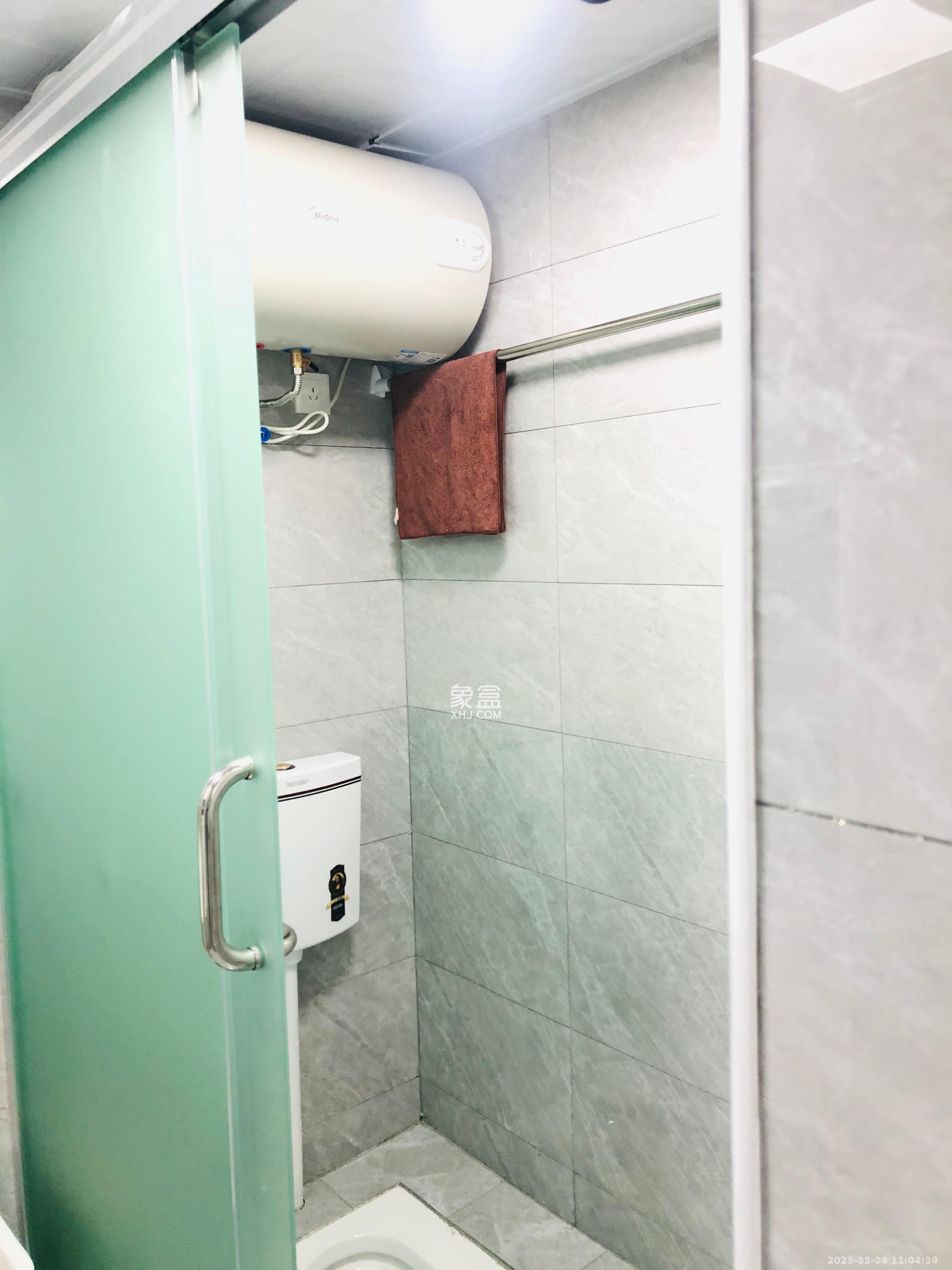 奥克斯滨仕花园(奥克斯洋湖广场/奥克斯中心)  1室1厅1卫    1900.0元/月 奥克斯滨仕花园(奥克斯洋湖广场/奥克斯中心)  1室1厅1卫    1900.0元/月室内图