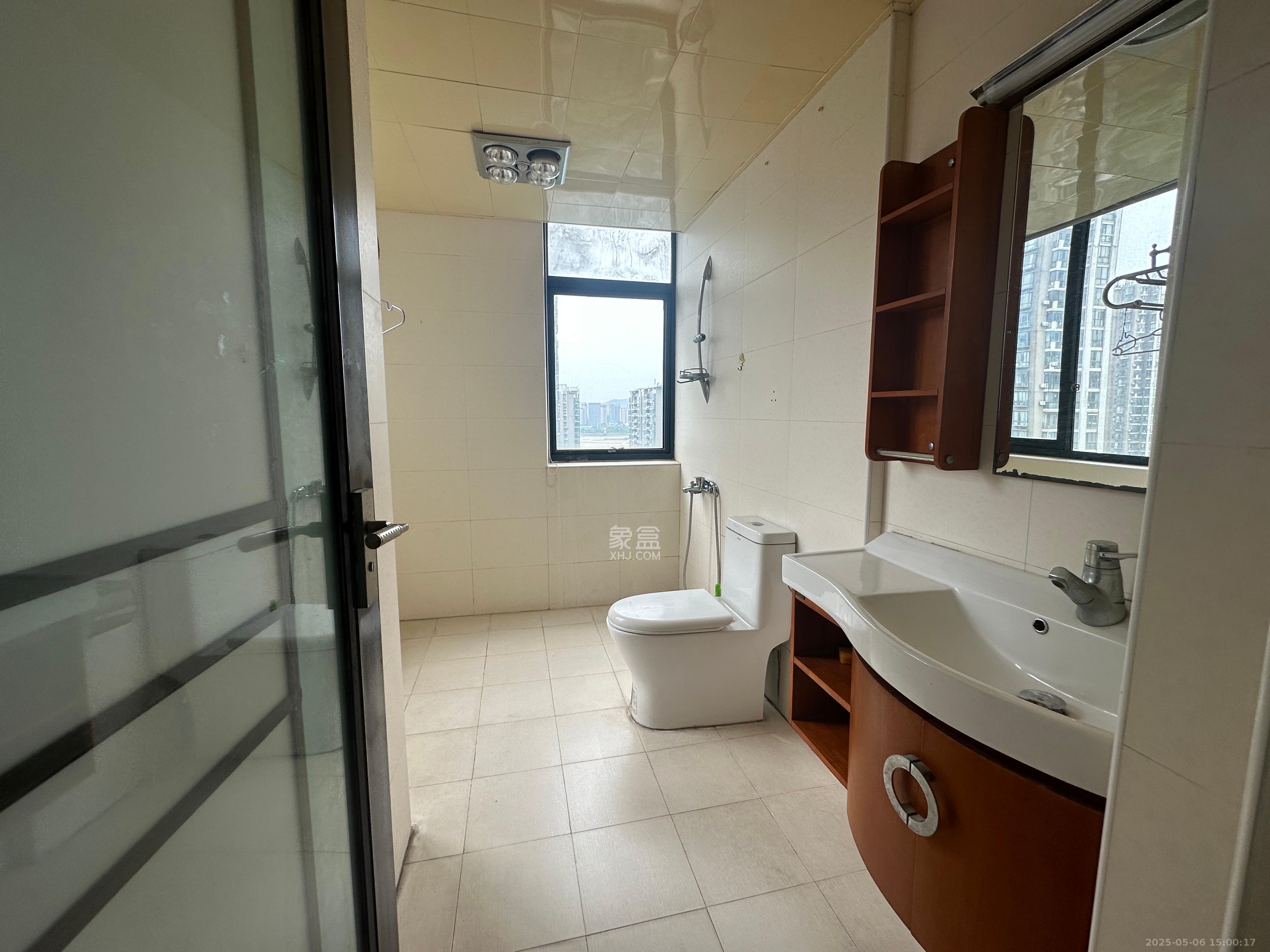 湘江世纪城咏江苑 3室2厅2卫 2600.0元/月 湘江世纪城咏江苑 3室2厅2卫 2600.0元/月室内图