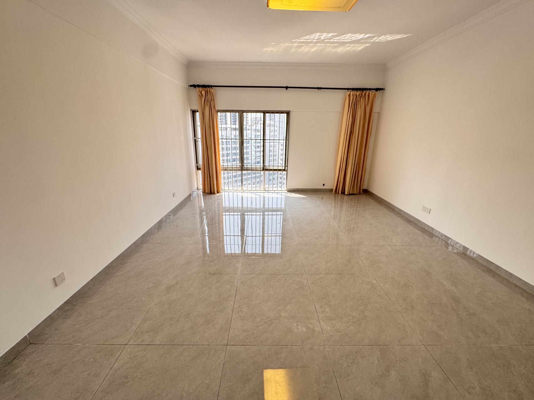 德派斯大厦 5室2厅2卫 10000.0元/月 德派斯大厦 5室2厅2卫 10000.0元/月室内图