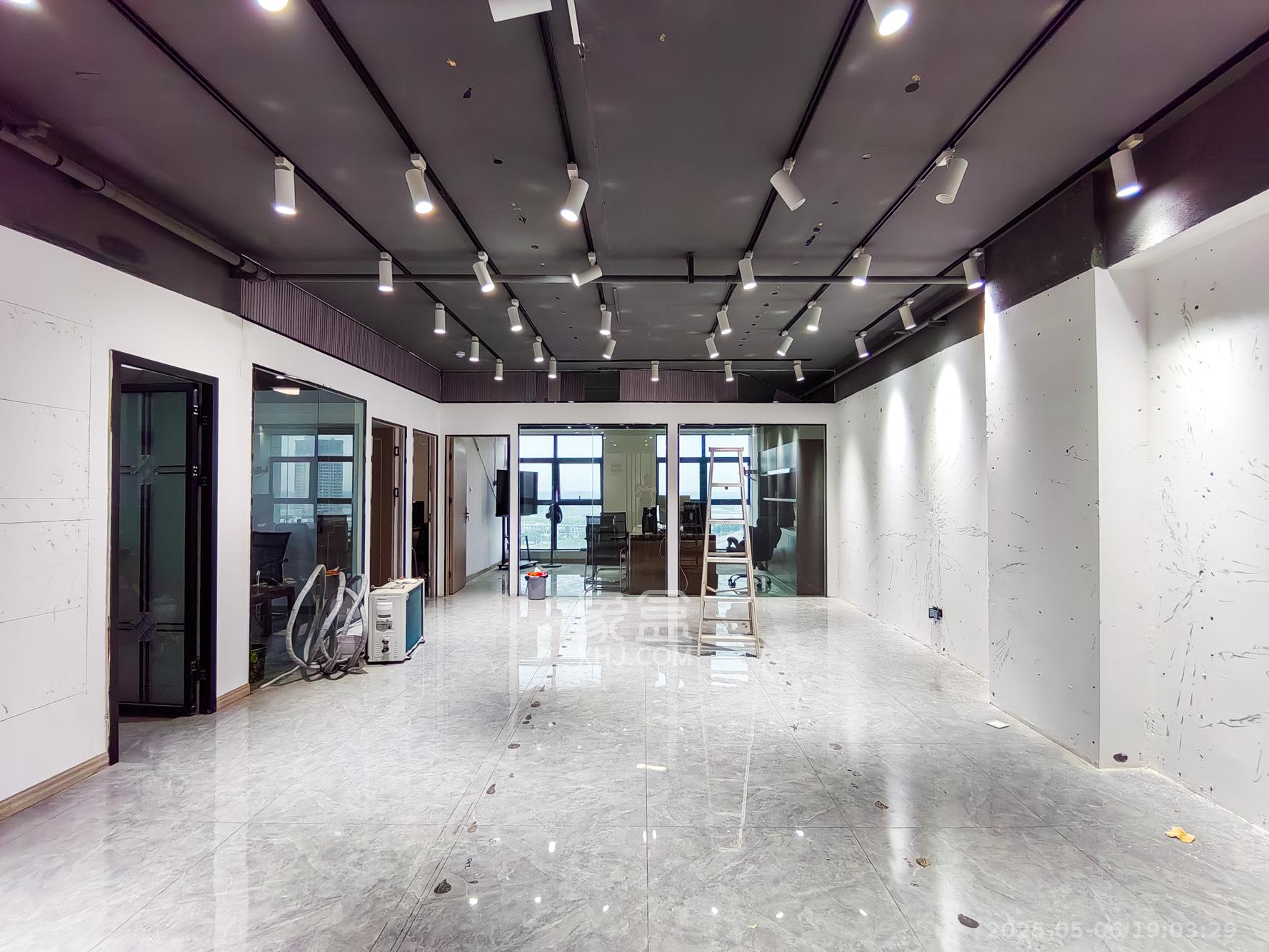 和悦城(蟠龙景苑) 3室2厅2卫 99.0万 和悦城(蟠龙景苑) 3室2厅2卫 99.0万客厅