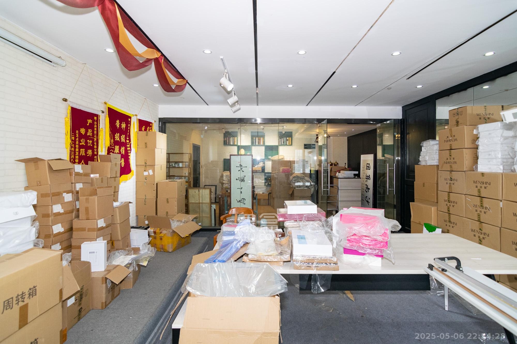 润和紫郡一期  4室2厅2卫   130.00万客厅