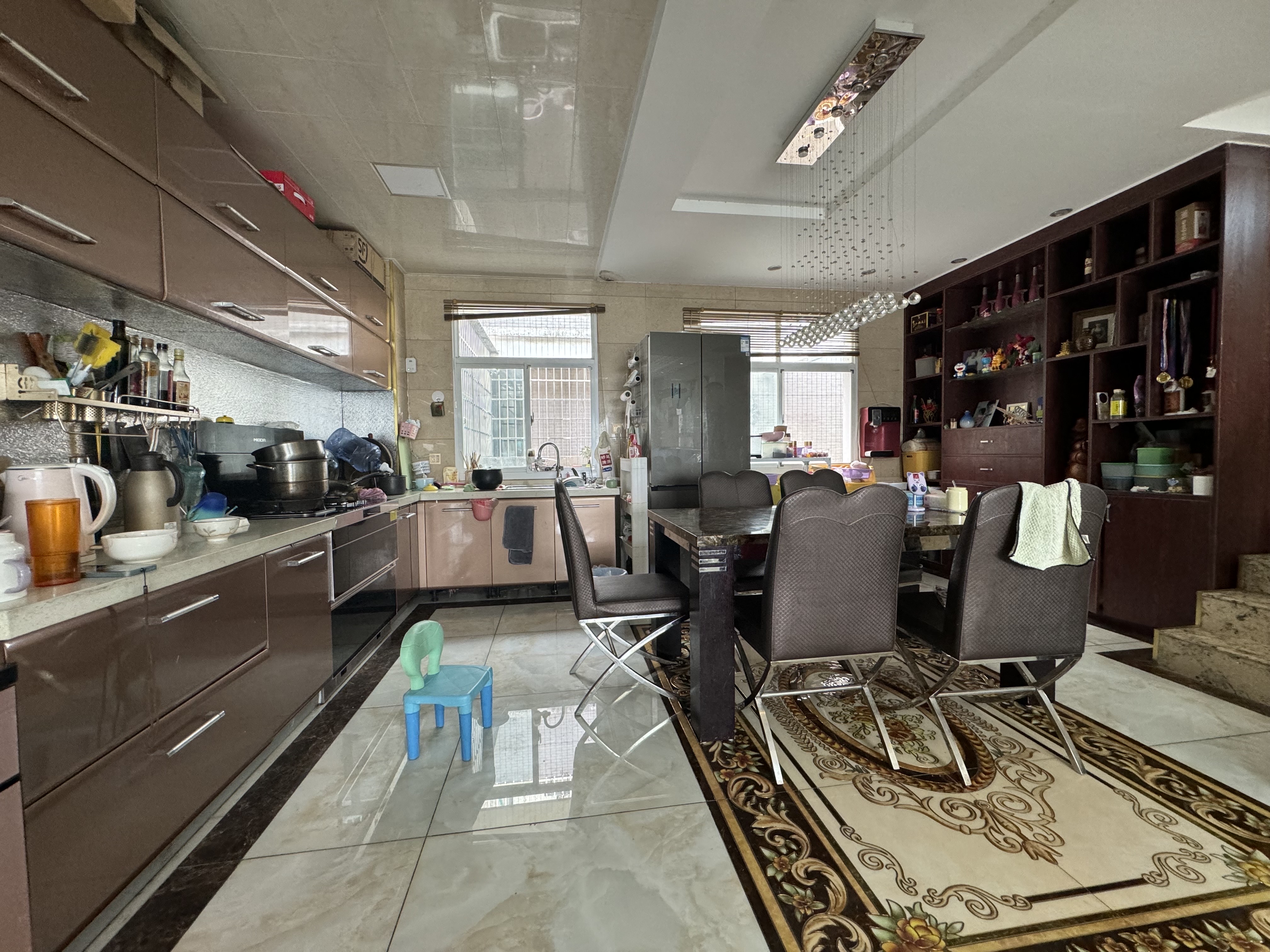 武警星苑 5室2厅3卫 100.0万 武警星苑 5室2厅3卫 100.0万客厅