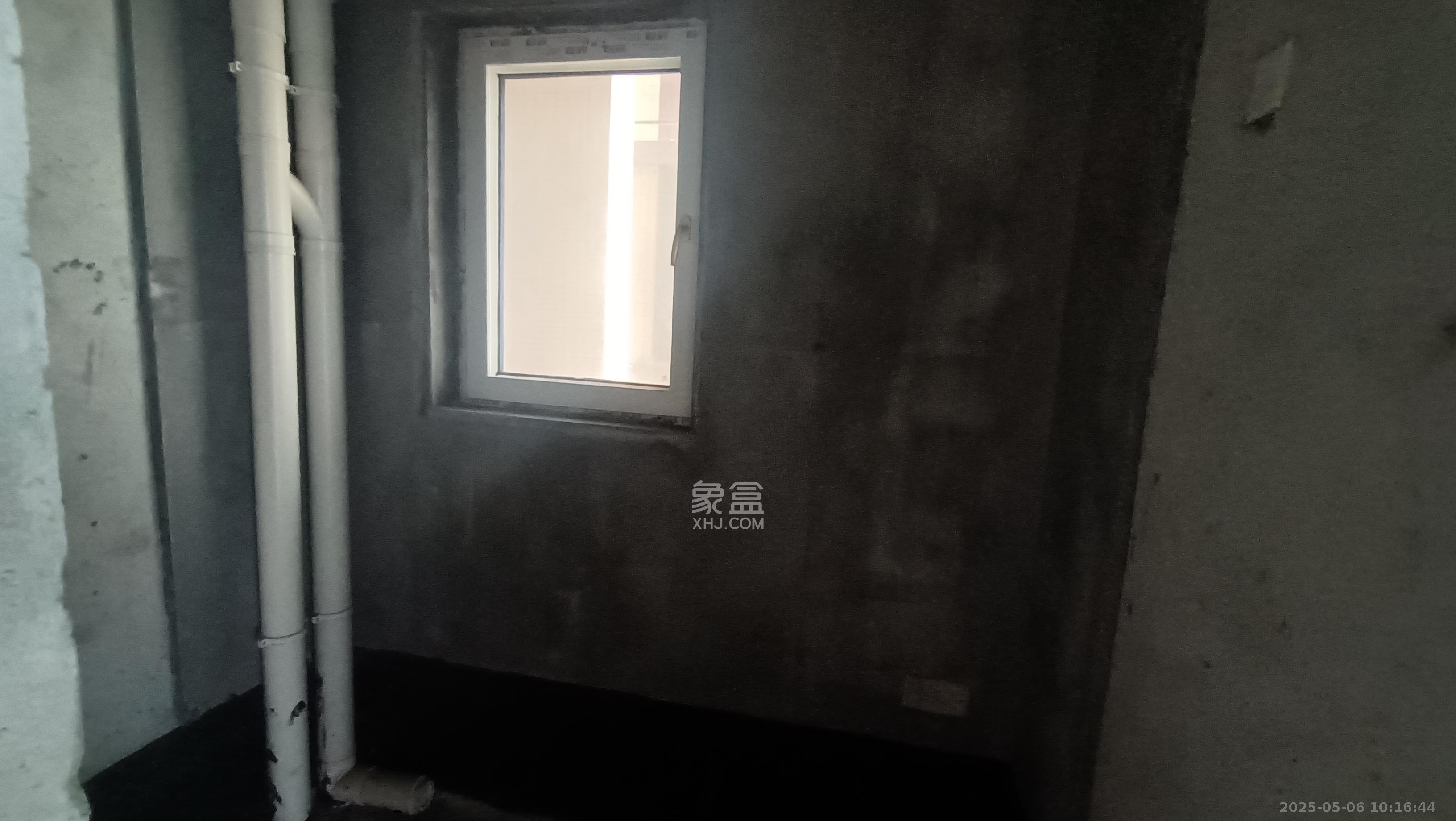 天元广场玺园  4室2厅1卫   75.80万客厅