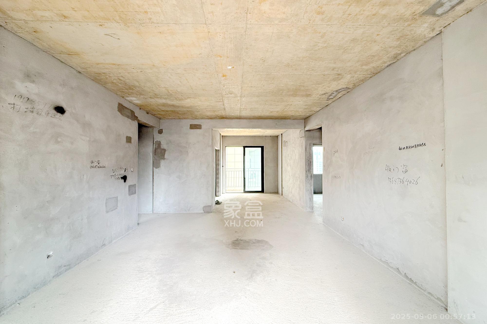 崇文名邸(学林西岸二期) 4室2厅2卫 135.0万 崇文名邸(学林西岸二期) 4室2厅2卫 135.0万客厅