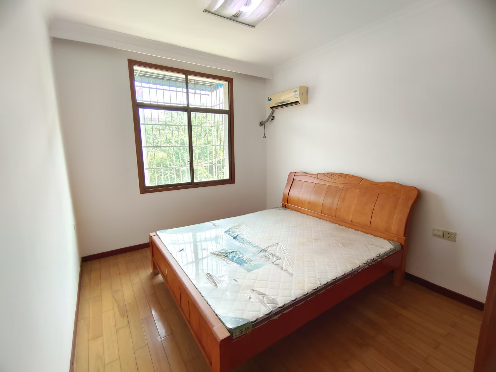 梓山苑小区 3室2厅2卫 800.0元/月 梓山苑小区 3室2厅2卫 800.0元/月室内图