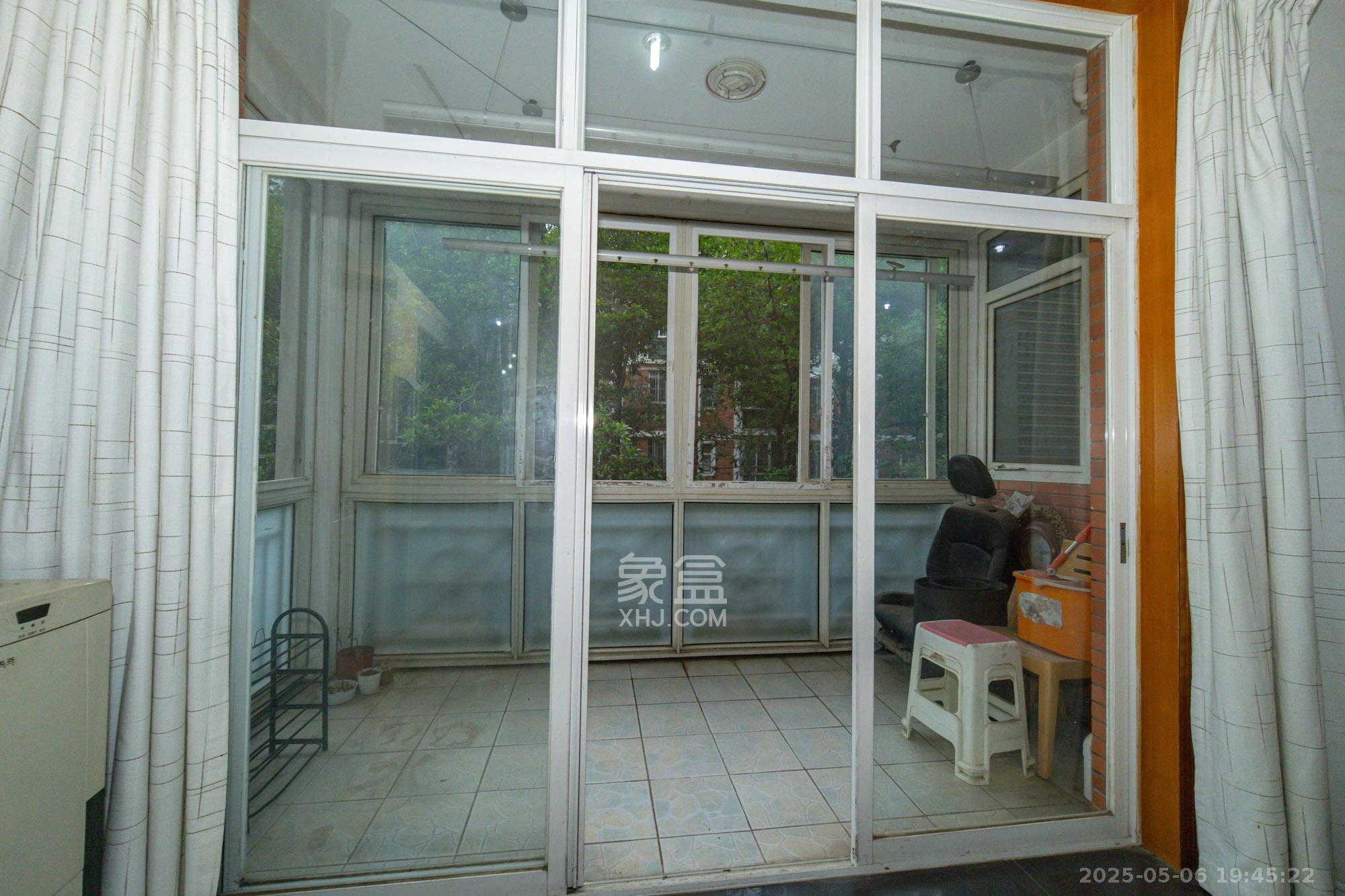 山水人家一二期 1室2厅1卫 99.9万 山水人家一二期 1室2厅1卫 99.9万阳台